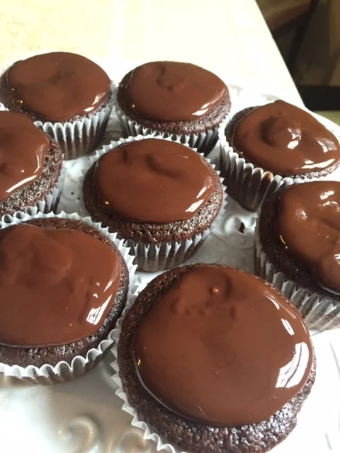 Chocolaty PALEO Cupcakes with Chocolate Ganache - ENJOY!