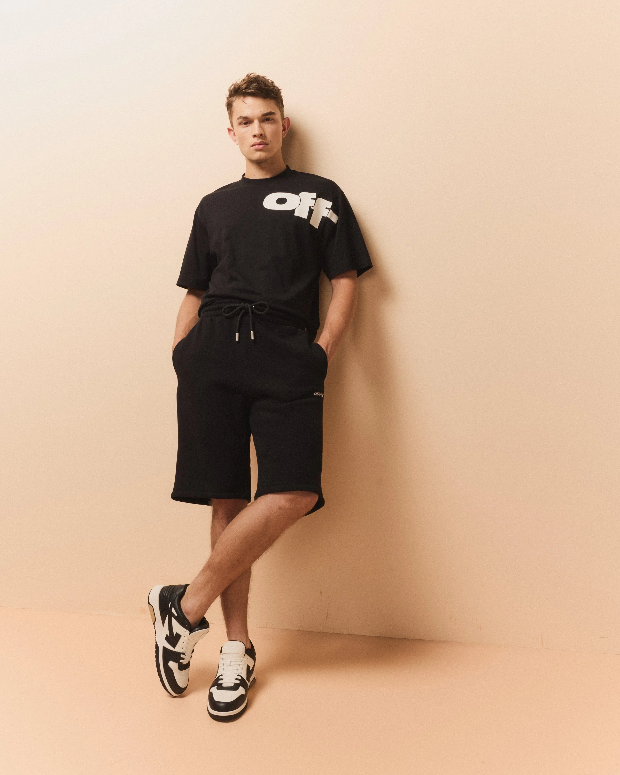 nm_4813458_100101_off_white_shorts_129_f.jpg