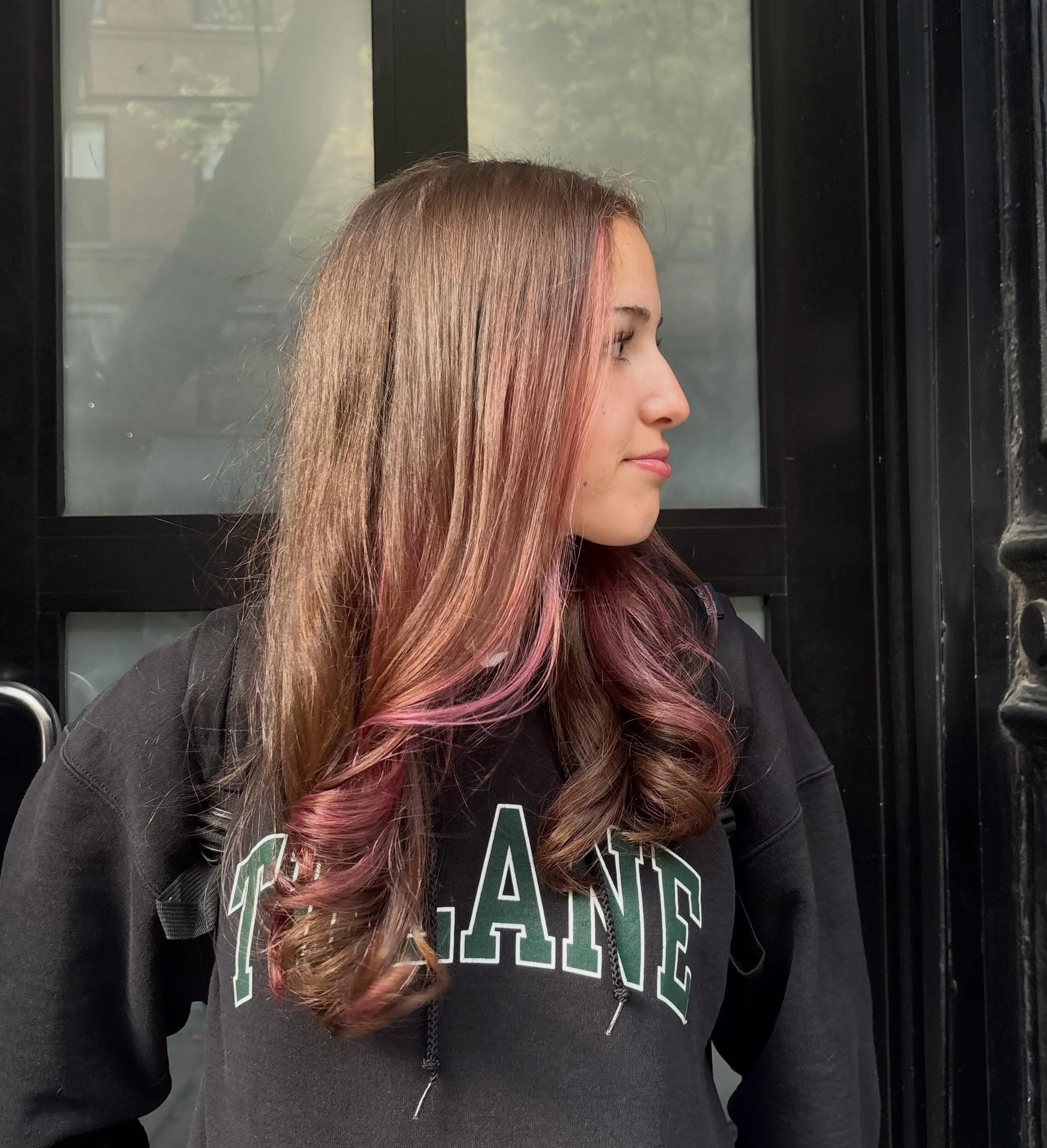 Pink highlights are back we are LOVING it!! 🌸💕🌸