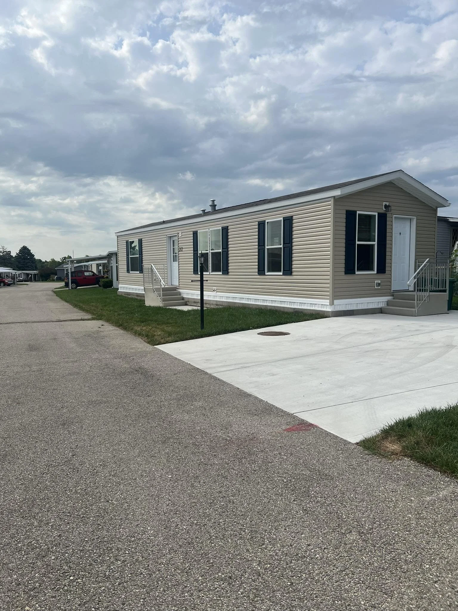Manufactured home with driveway at Red Oak Mobile Home Park