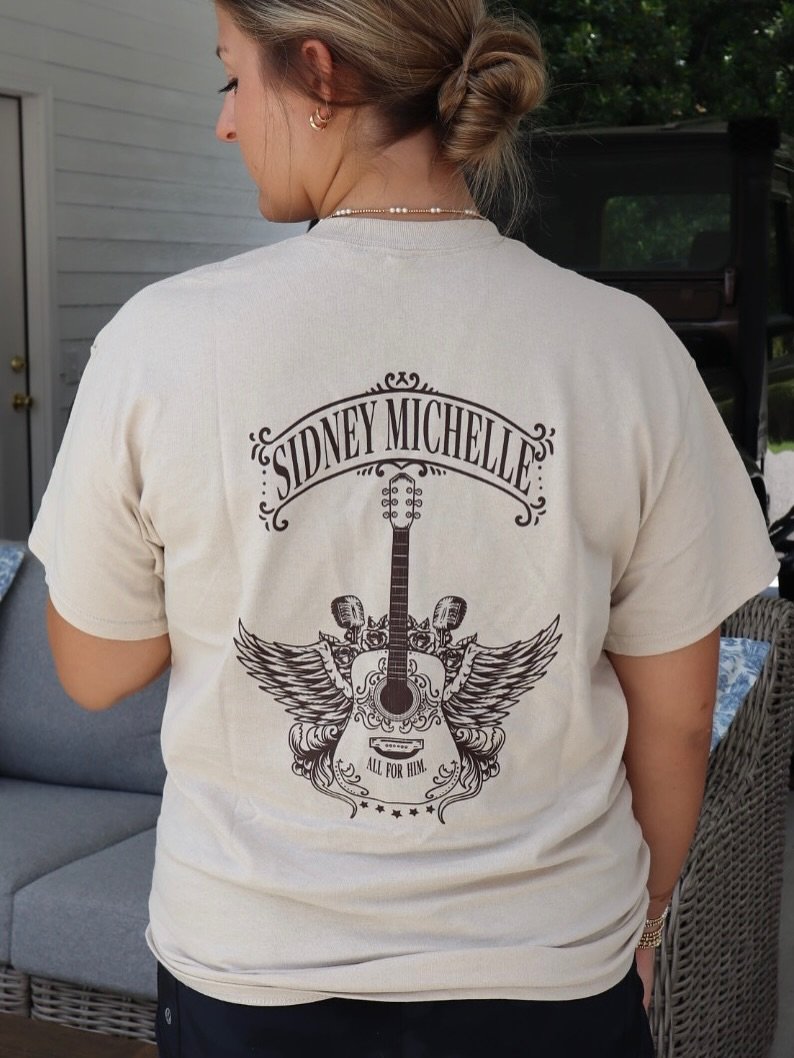 If you didn&rsquo;t already know, I have T-Shirts available on my website for purchase! Go check them out, I&rsquo;d love to see you sporting the &ldquo;SM&rdquo; logo😉
Model: @a.allen_05 
Camera: @canonusa 
-
-
-
-
#tshirt #merch #merchandise #sing