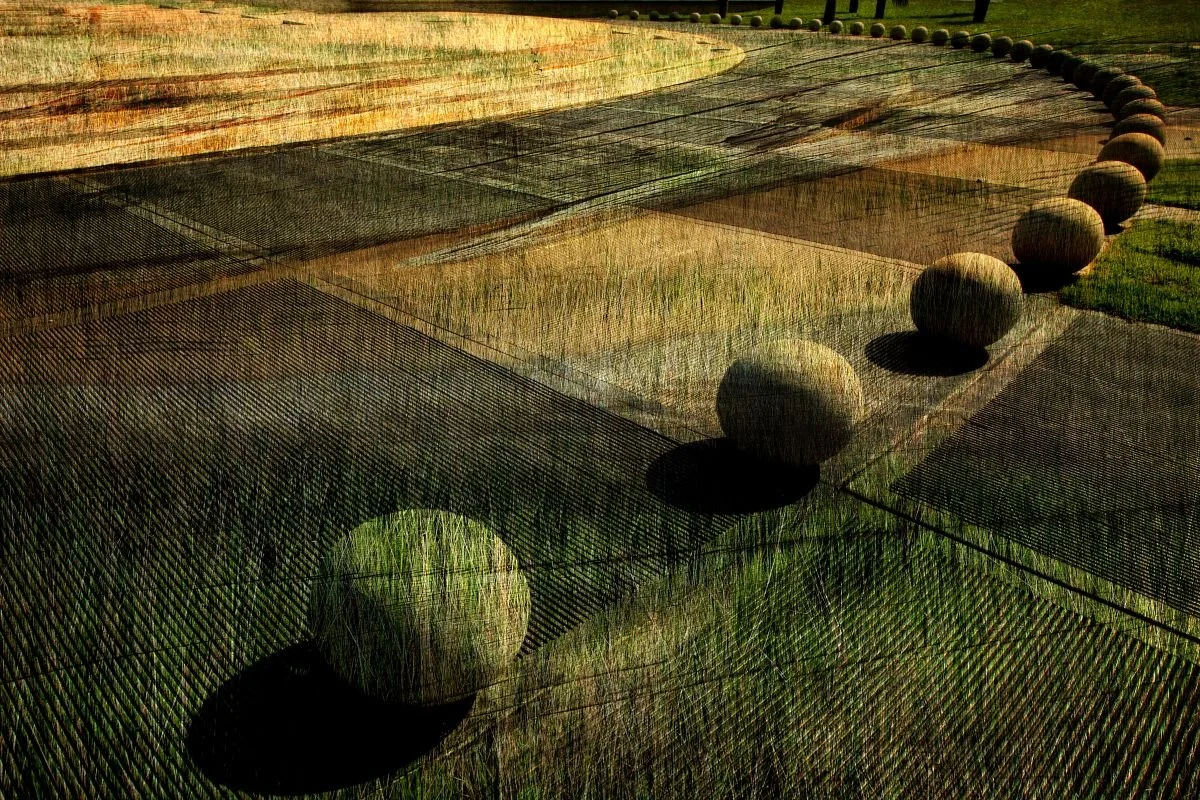 Esferas de las seis y treinta p.m. 2012