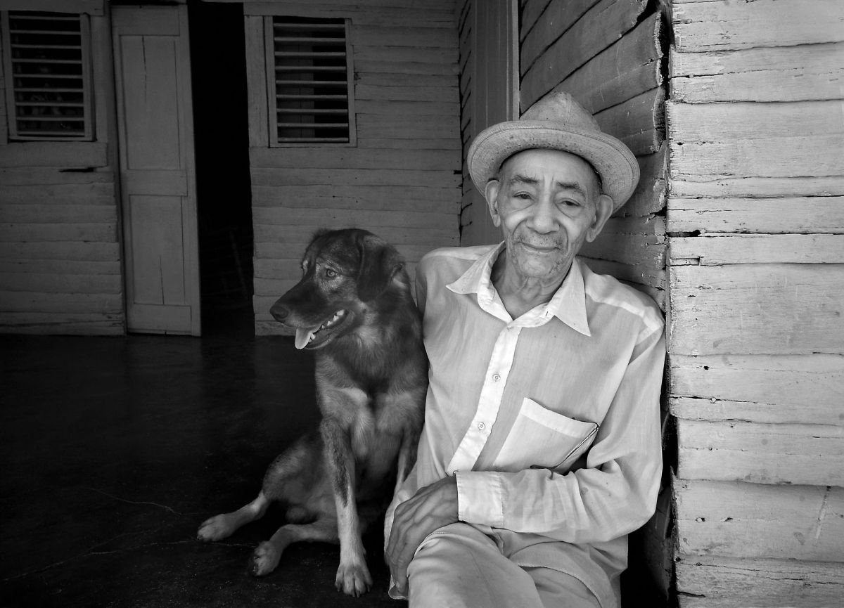 Abuelo con su Perro, Barahona. 2009