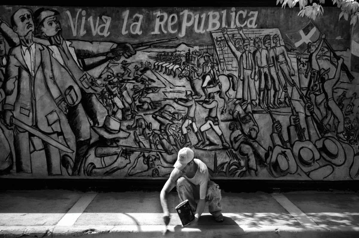 Pintor con Mural, Moca. 2009