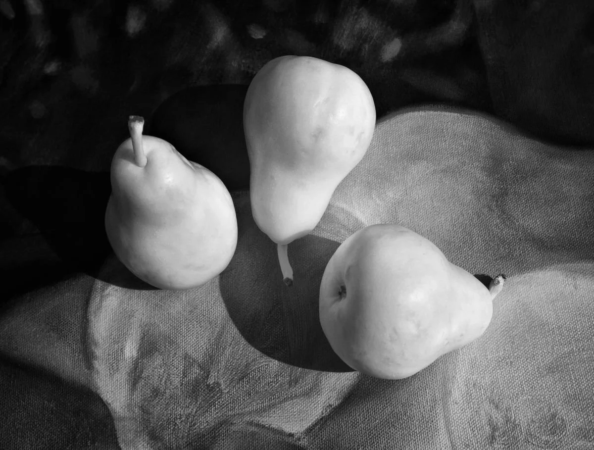 Peras con Fondo de Pintura. 2008