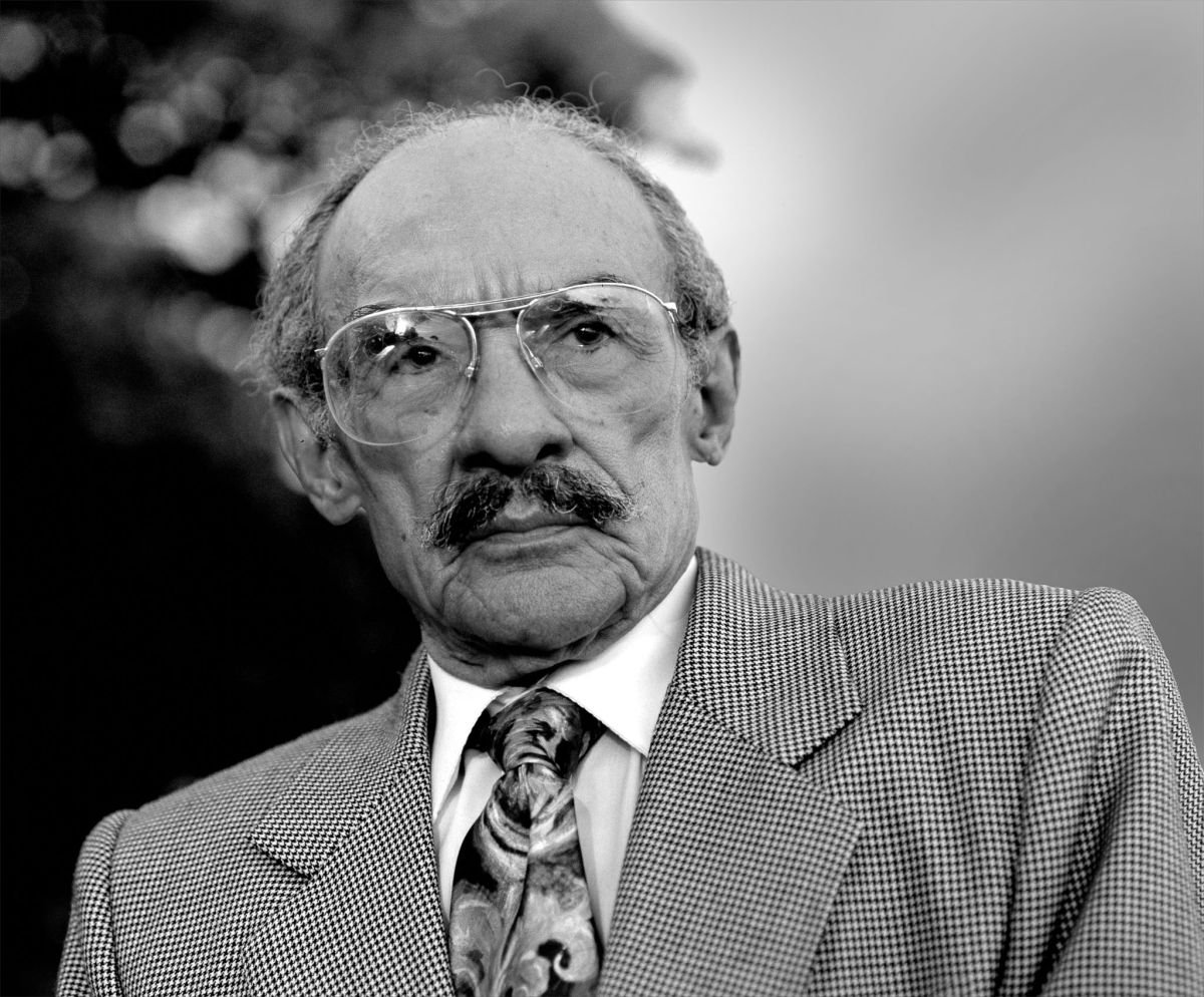 Don Pedro Mir, Poeta Nacional. 2000