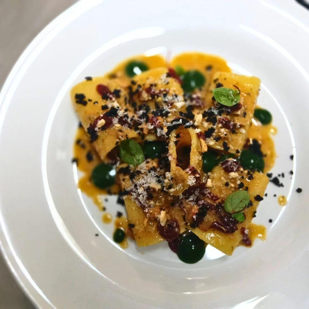 𝐐𝐮𝐞𝐥𝐥𝐢 𝐜𝐡𝐞 𝐜𝐨𝐧𝐭𝐢𝐧𝐮𝐚𝐭𝐞 𝐚 𝐬𝐜𝐞𝐠𝐥𝐢𝐞𝐫𝐞💫

I nostri paccheri sono diventati, senza volerlo, uno dei classici pi&ugrave; amati... 
Un piatto che avete scelto, riscelto e continuato ad amare, portata dopo portata, stagione dopo s