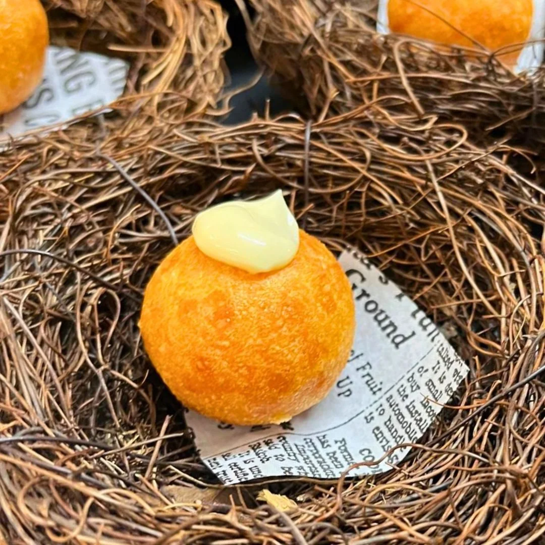 ✨ 𝐋𝐚 𝐧𝐨𝐬𝐭𝐫𝐚 𝐒𝐟𝐞𝐫𝐚 𝐚𝐥 𝐏𝐚𝐫𝐦𝐢𝐠𝐢𝐚𝐧𝐨

Non &egrave; solo un&rsquo;entr&eacute;e, &egrave; uno dei gesti pi&ugrave; intimi della nostra cucina.
Lo chef la prepara in silenzio, con la precisione di chi conosce a memoria ogni passaggi