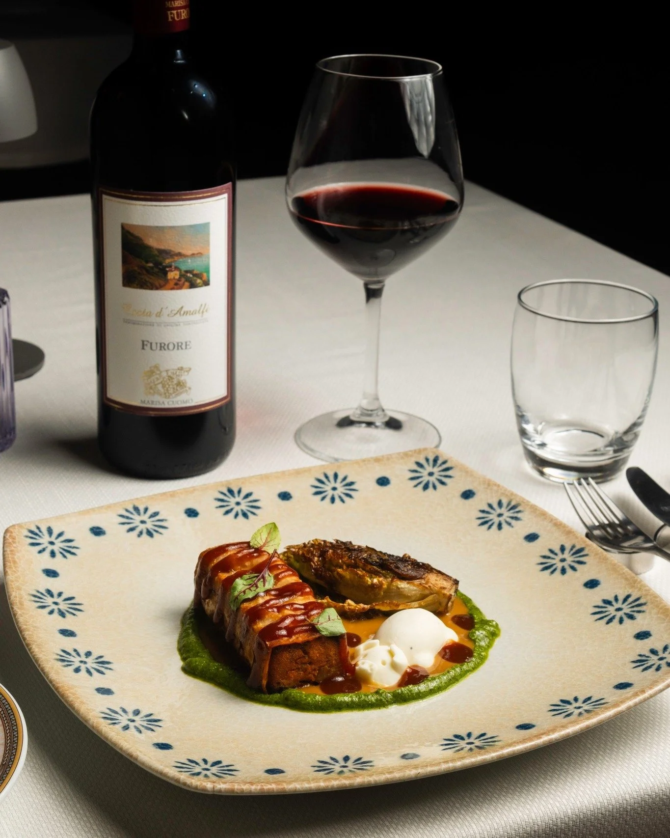 𝐍𝐘𝐏𝐏 (𝐍𝐞𝐰 𝐘𝐨𝐫𝐤 𝐩𝐮𝐥𝐥𝐞𝐝 𝐩𝐨𝐫𝐤)

Un&rsquo;idea popolare,
letta con un altro ritmo.

Pulled pork avvolto in una sfoglia di pane croccante,
provolone del Monaco in forma morbida,
lattuga alla brace e pesto di lattuga,
pomodoro infornat