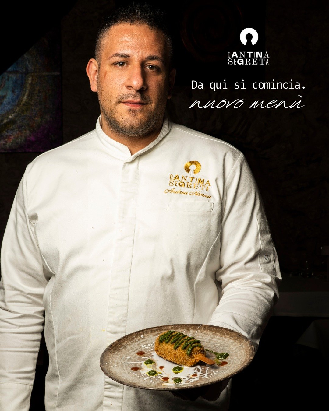 𝐔𝐧 𝐧𝐮𝐨𝐯𝐨 𝐦𝐞𝐧𝐮̀ 𝐩𝐫𝐞𝐧𝐝𝐞 𝐟𝐨𝐫𝐦𝐚.

Nasce dal tempo, dalla materia, da un lavoro fatto di ricerca e sottrazione.

Ingredienti nel loro momento, idee che evolvono, piatti che raccontano una nuova direzione.

Da oggi, il percorso cambia