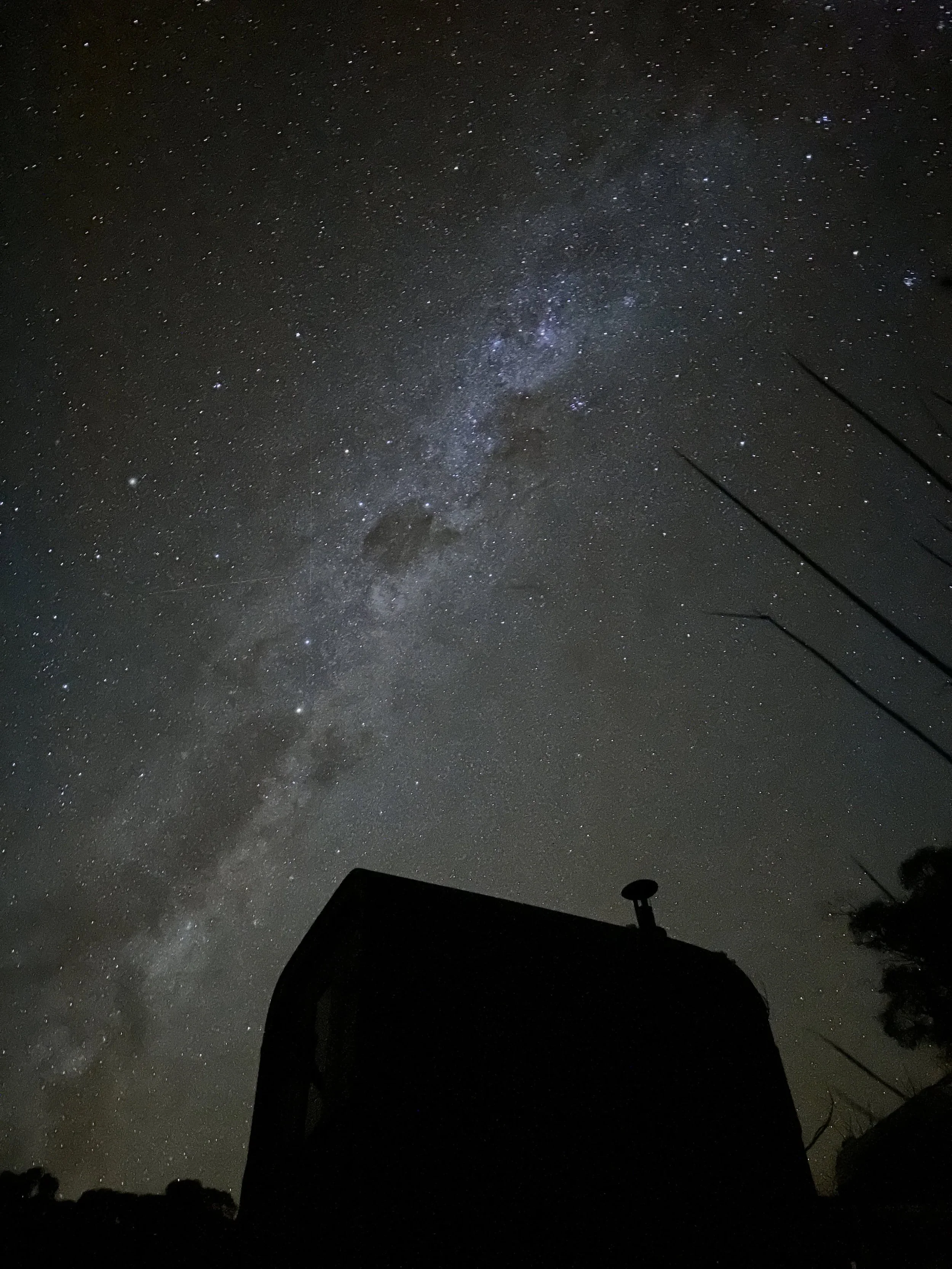 A stellar ending to a beautiful sauna day. 🌌🔥

The sauna made it home just in time for the galaxy to appear. ✨
.
.
.
#brunyisland
#brunyislandsaunaco 
#darksky
#milkywaychasers 
#tasmania