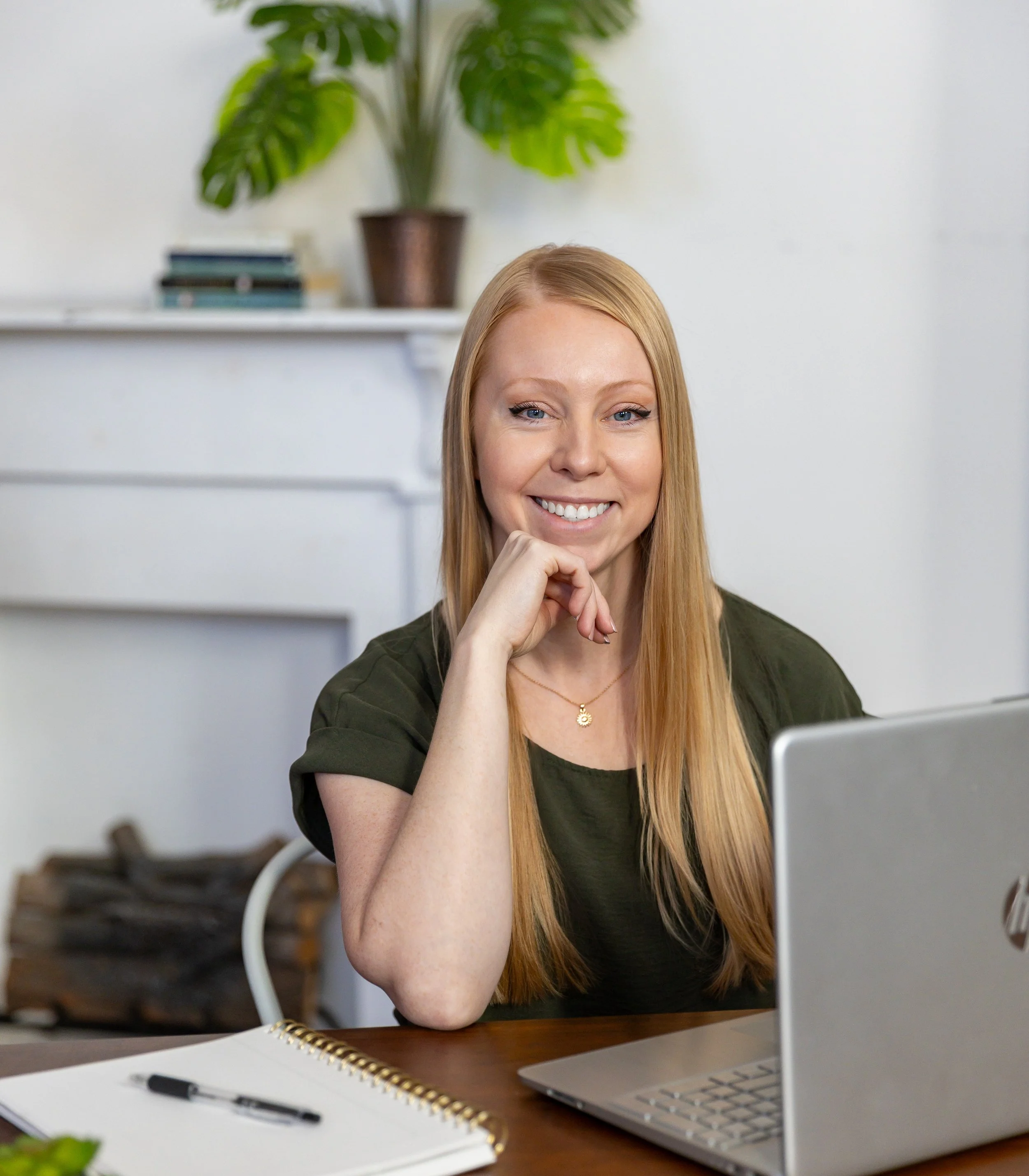 Dr. Brittany Jacobson, psychologist providing personalized clinical hypnotherapy and hypnosis for personal growth in St. Louis