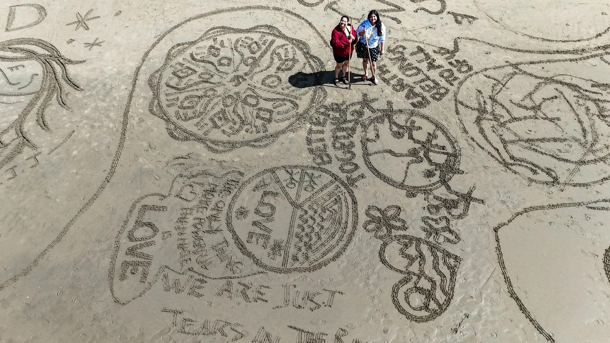 A selection of images from this past weekend's public participation event and beach art workshop. 

The next workshop is April 25. See my bio for the registration link.