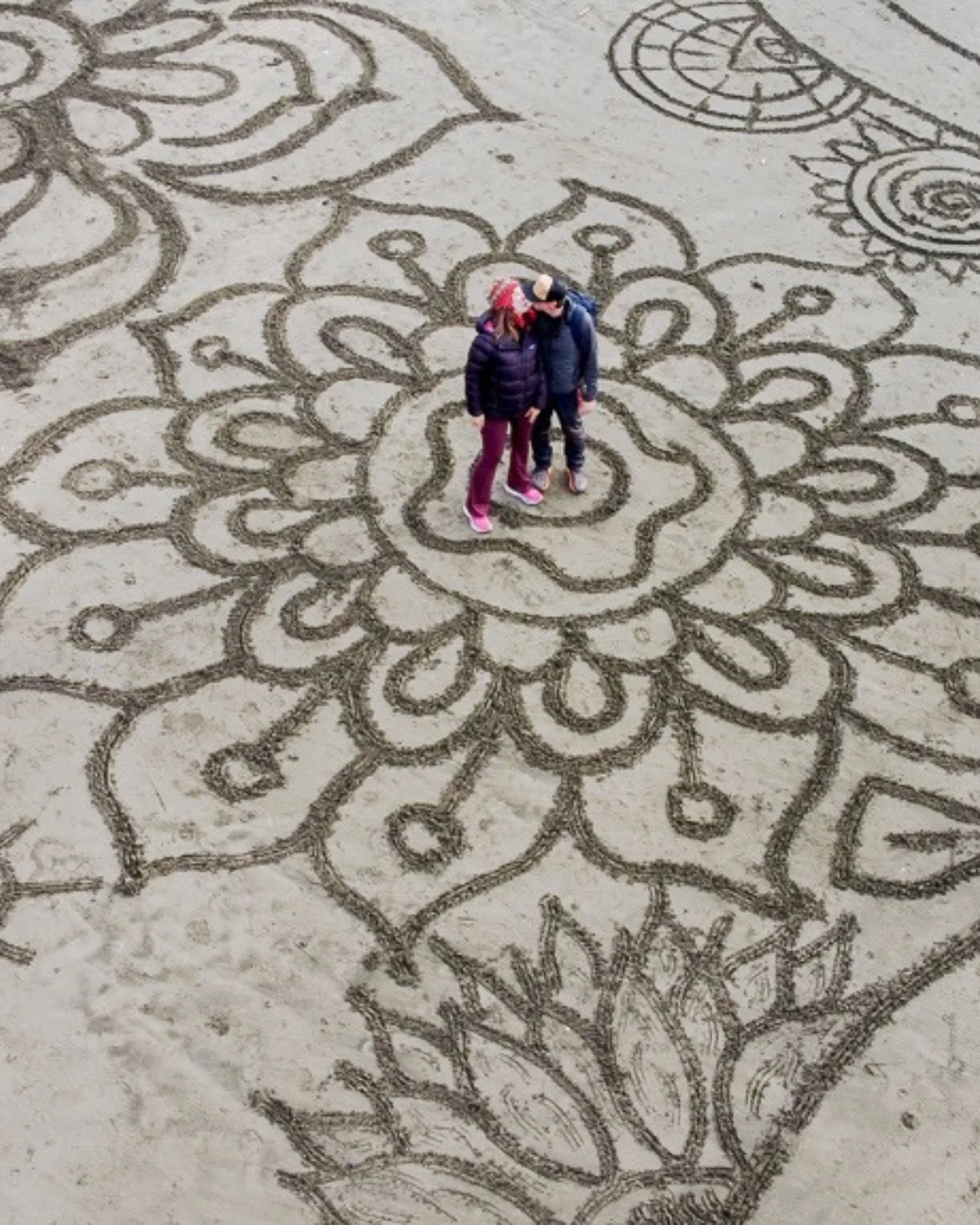 My final community beach art event until the fall! 

These gatherings have been such a wonderful opportunity to play, create, and connect while contributing to an enormous collective artwork. Join me on the beach for a relaxed, drop-in experience whe