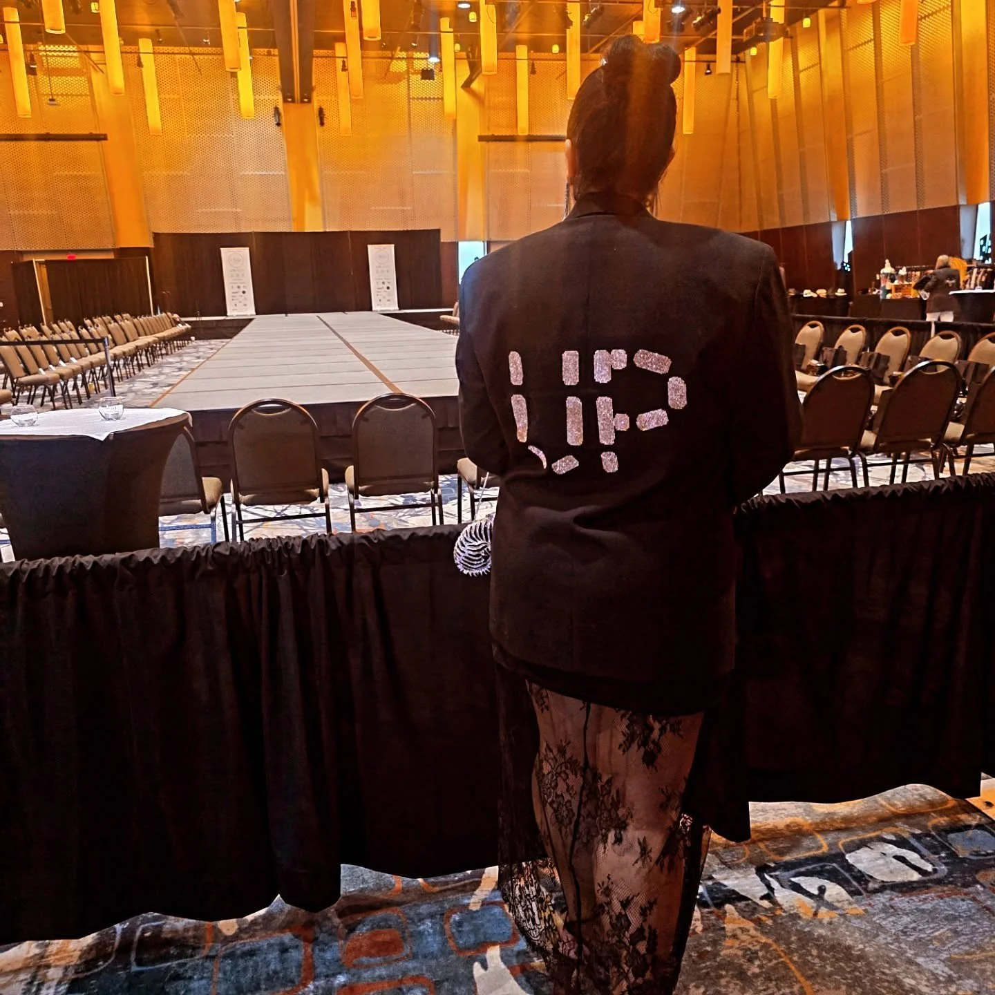 Next year we will have a spot on the runway. 

Dress: @ivorybullandco
Blazer: @uniquelypatcheddesigns x @ralphlauren

#salemfashionweek #uniquelypatched #vintagesoul