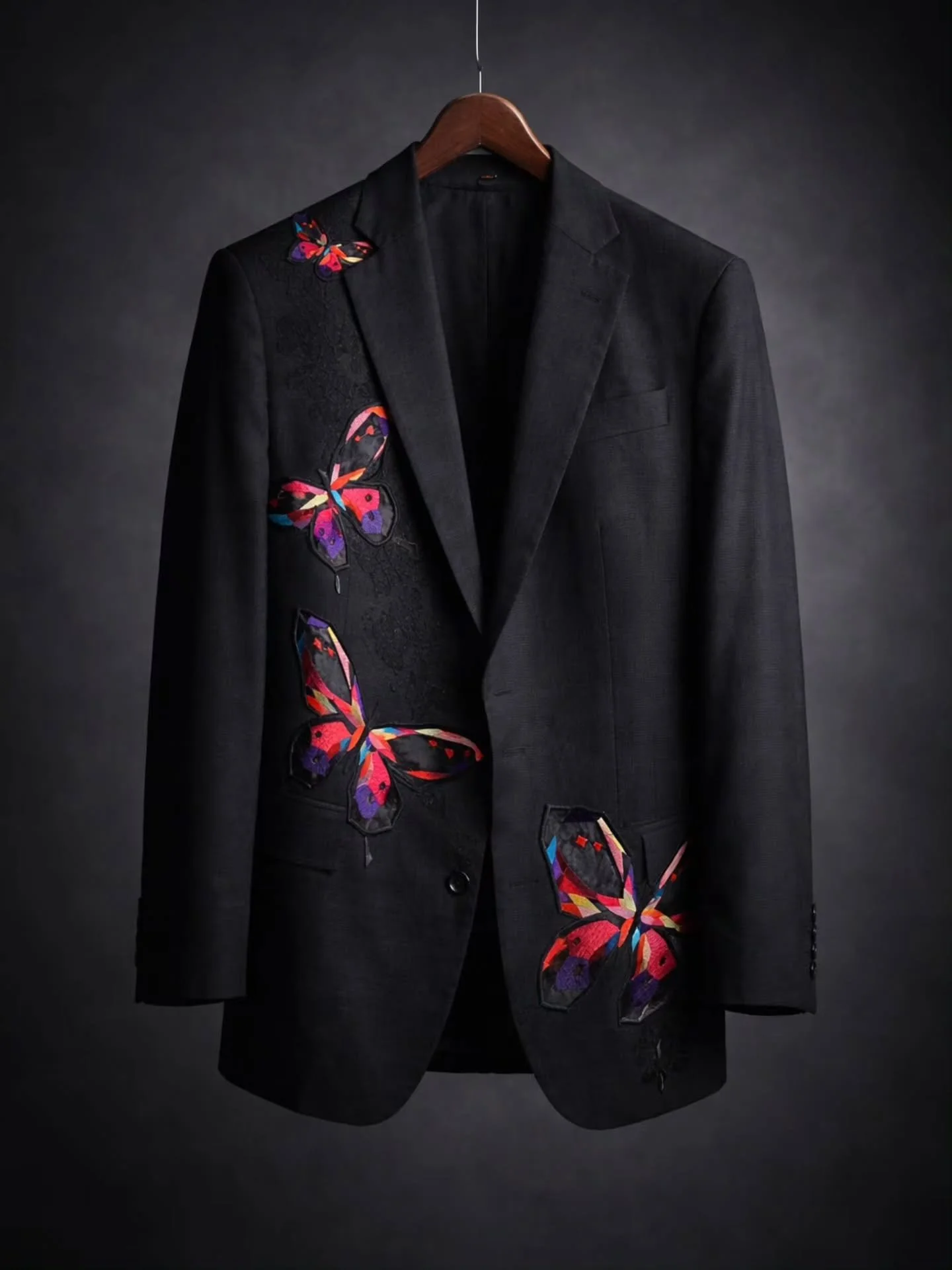 Modern Wings. 

Spring has captured us over here.

Available for purchase. Message us for details.

#uniquelypatched #butterflies #vintagesoul #sustainablefashion #upcycledfashion