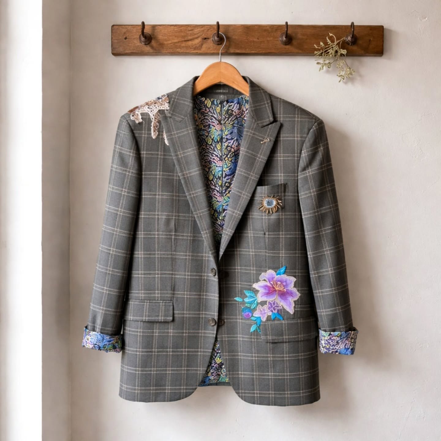 Meet Bella Fatima. 

A beautiful green plaid blazer and a cork colorful liner that just makes the patches and appliques pop. 

Want to see it? Stop by @zeldaspdx 

#uniquelypatched #CustomPatchBlazer #Fatima #floral #vintagesoul