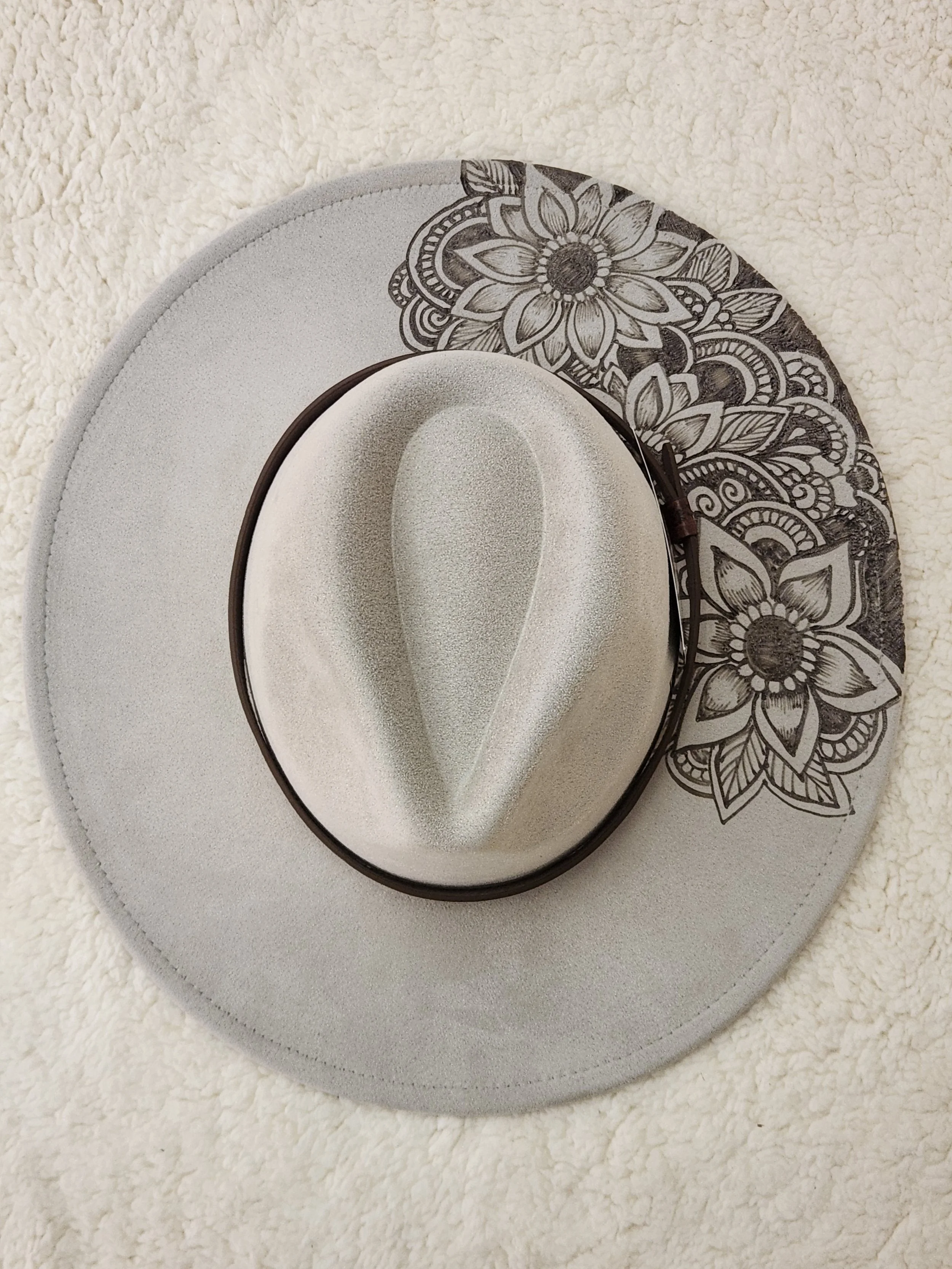 greyflowerhat1.jpg