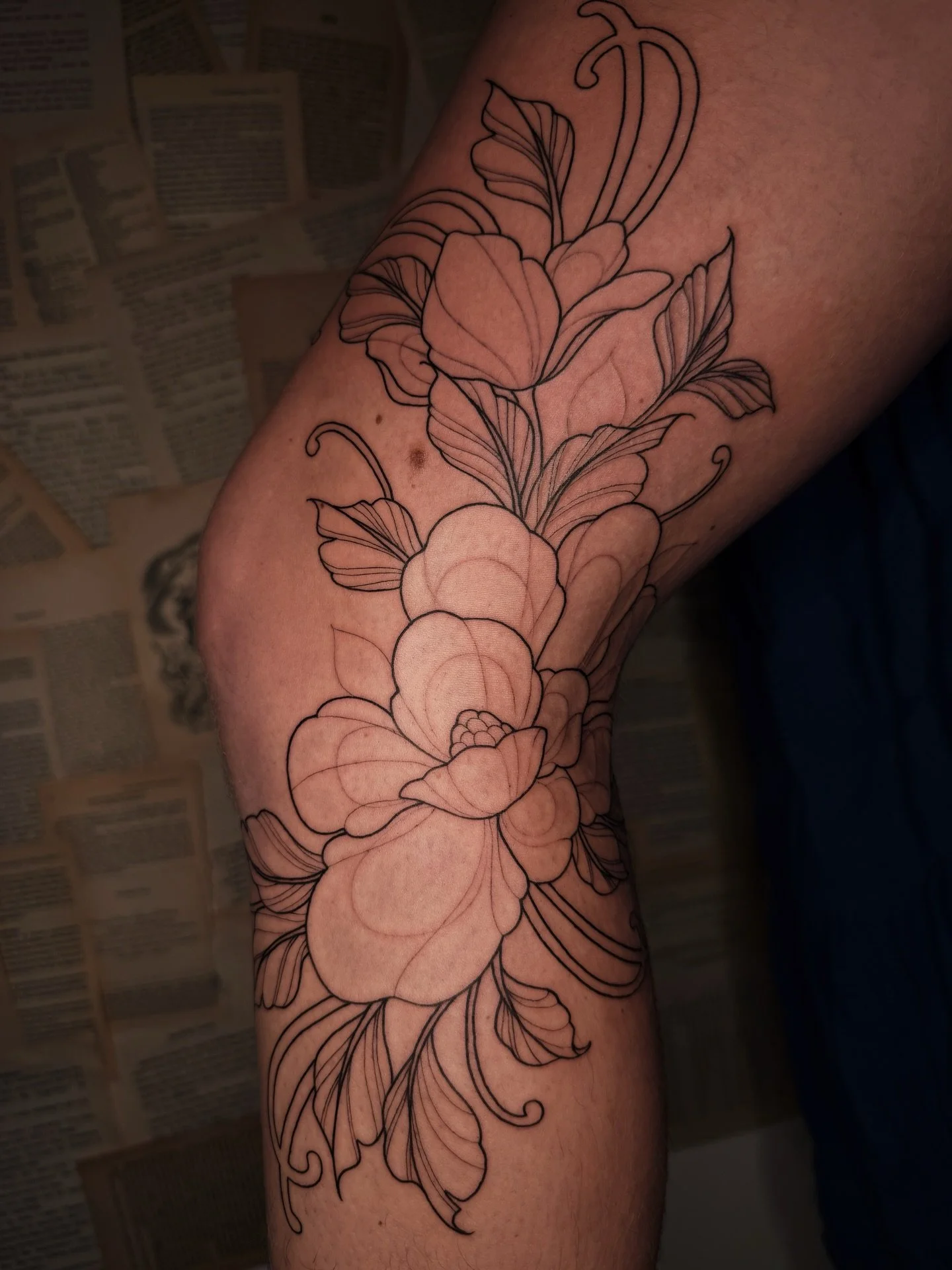 In progress floral piece of my dear friend, thank you for letting me do whatever I wanted hehe

So excited for shading soon!! Would love to do more like this(:

@honeybirdtattoo 
.
.
.
.
.
.
.
.
.
.
.
#tattooshop #tattooartist #stpetetattoos #florida