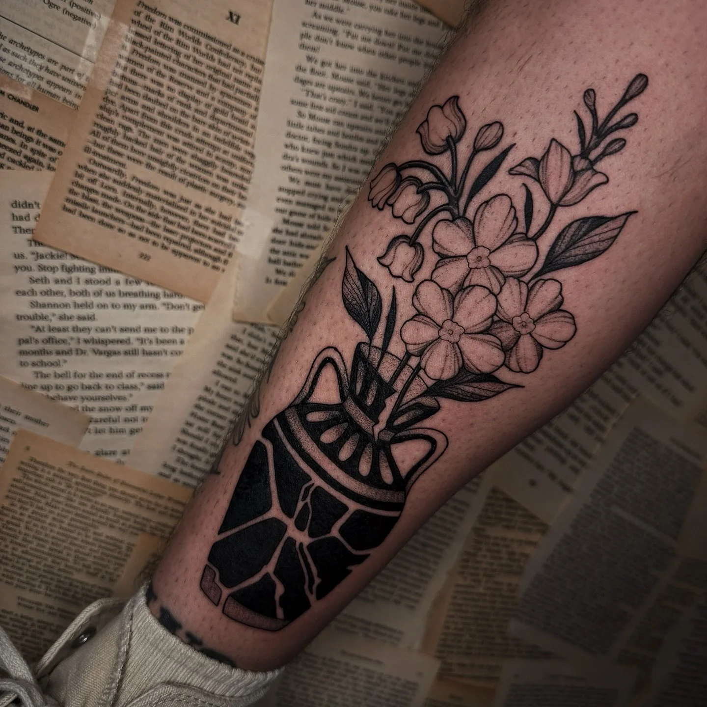 A reminder to not forget to water your own flowers 🌷

Made at @honeybirdtattoo 

My books are open for the rest of 2025!

🖤
.
.
.
.
.
.
.
.
.
.
.
.
.
#tattooflash #tattooshop #tattooartist #stpetersburg #stpetetattoos #clearwater #clearwaterflorida