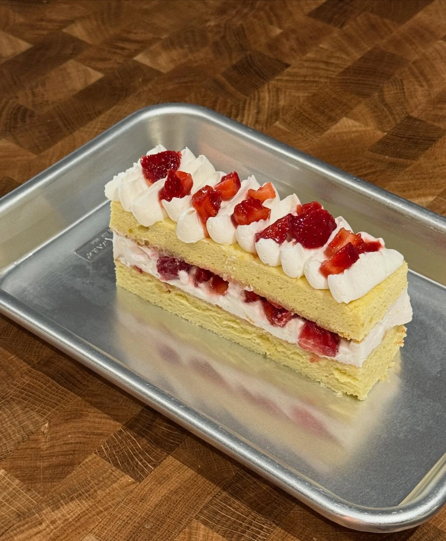 Strawberry shortcake, but make it Cr&egrave;me Society 🍓
Light sponge. Fresh strawberries. Silky cream.
Made fresh in LA. Limited drop.
DM to order.

#losangelesfood
#lafoodie
#ladesserts
#strawberrydessert
#strawberrycake