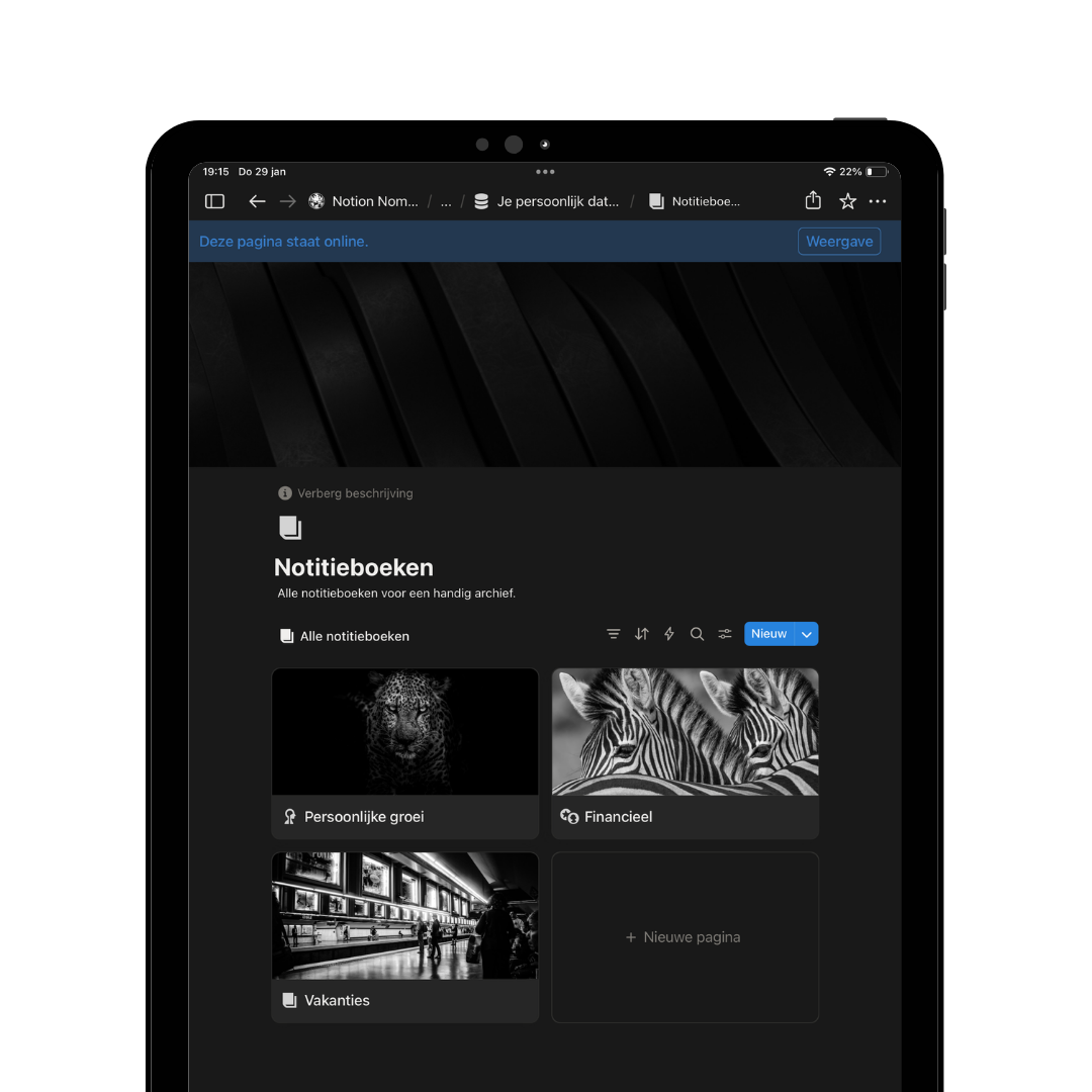 Screenshot of a digital notebook app displaying three notebooks titled 'Persoonlijke groei,' 'Financieel,' and 'Vakanties,' with a dark background and black-and-white images.