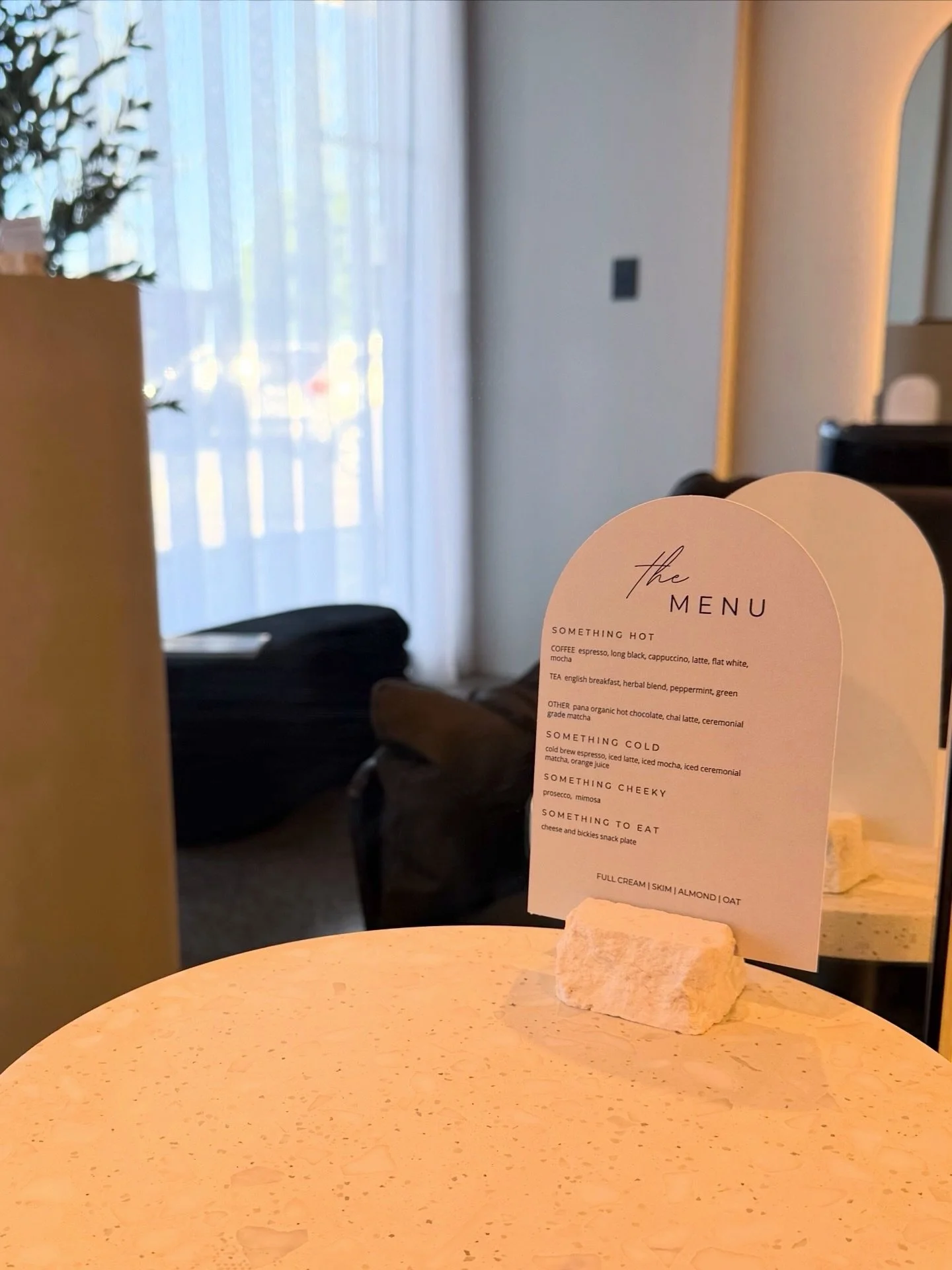 Not only is your hair very important to us so is your entire experience🤎

We offer a complimentary menu along with the most comfortable salon chairs you will ever experience&hellip;. ocean views, relaxing chill vibe it&rsquo;s a therapeutic experien