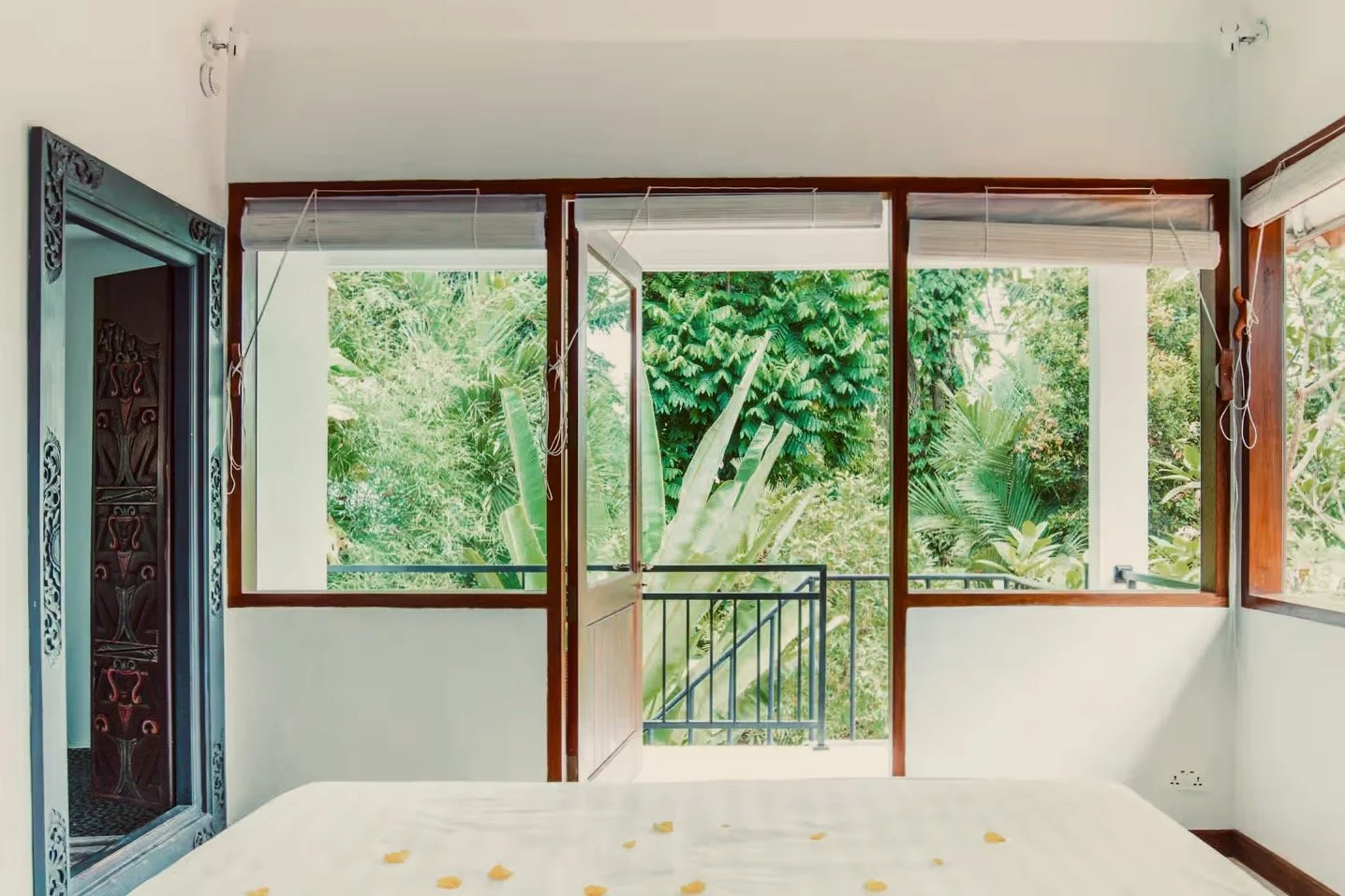 Oasis Bedroom 3_alt.jpeg