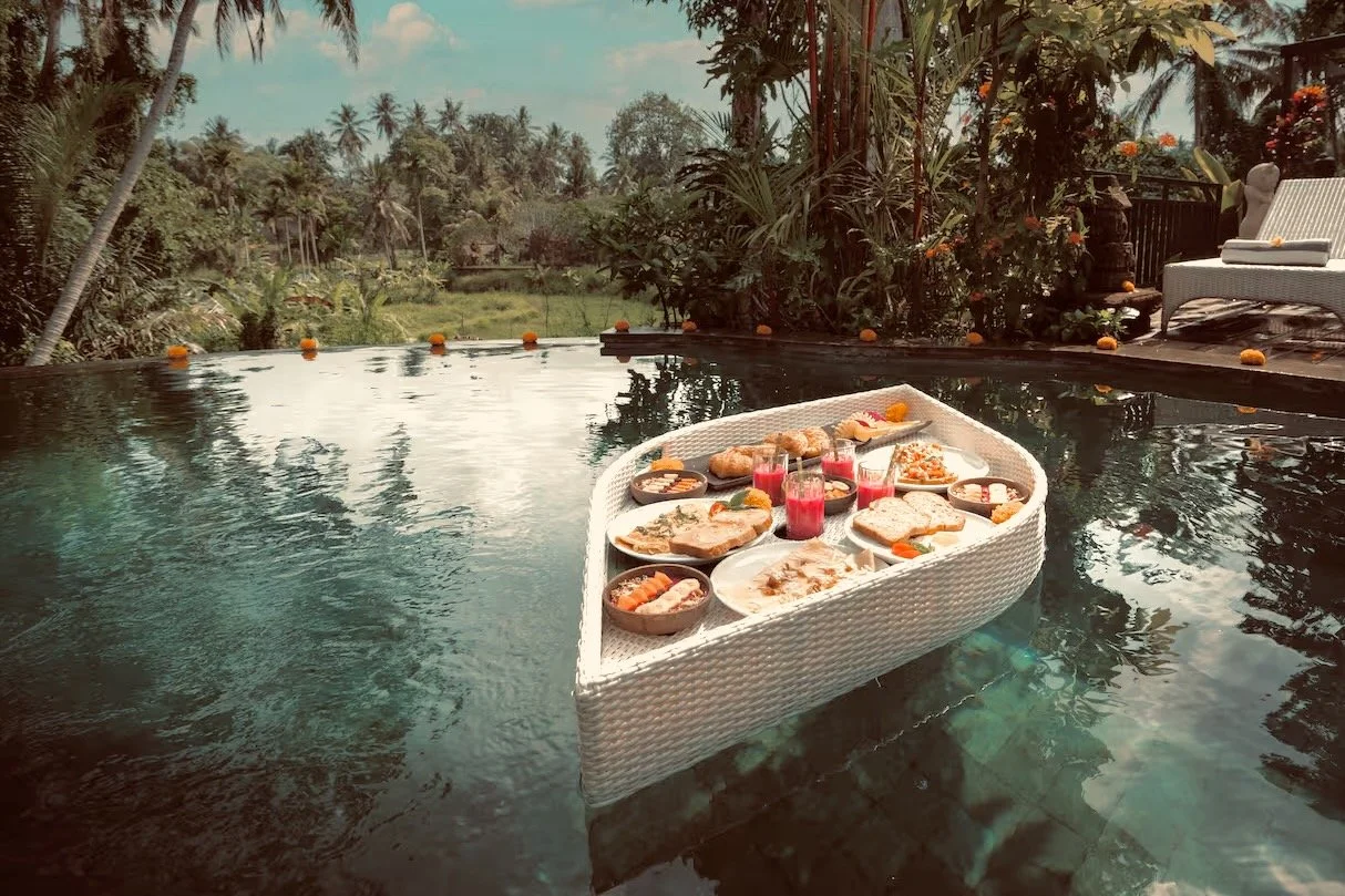 Floating breakfast