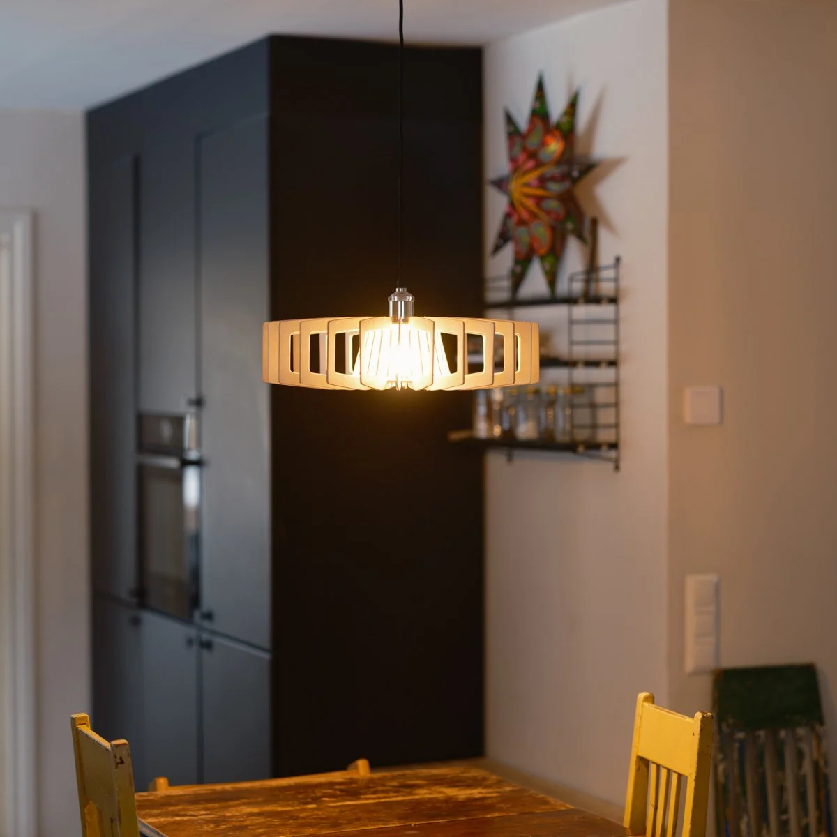 Puinen kattovalaisin Aurinko 2.jpg