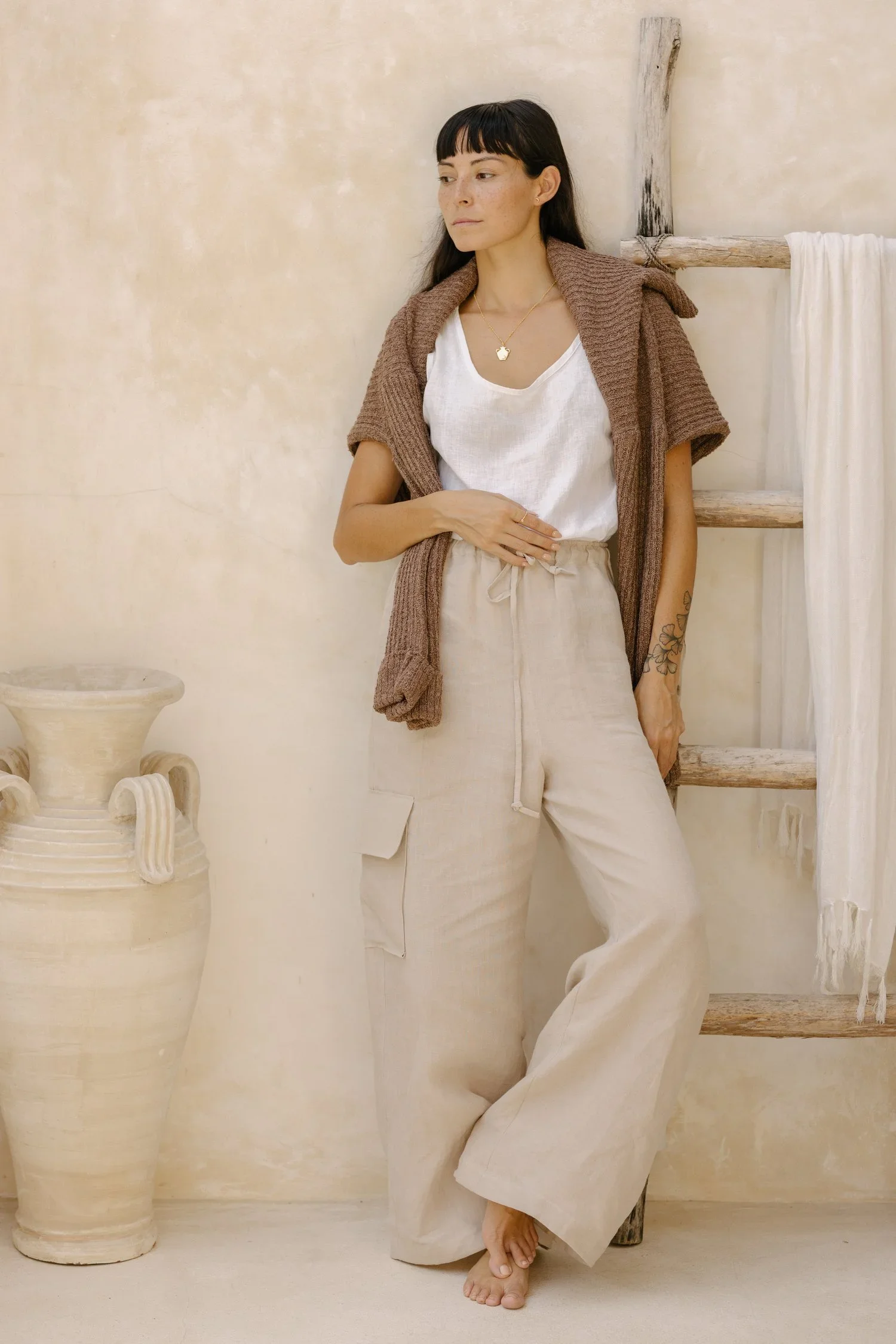02_sunandher_cargo_pants_oatmilk_054A7124.jpeg.webp
