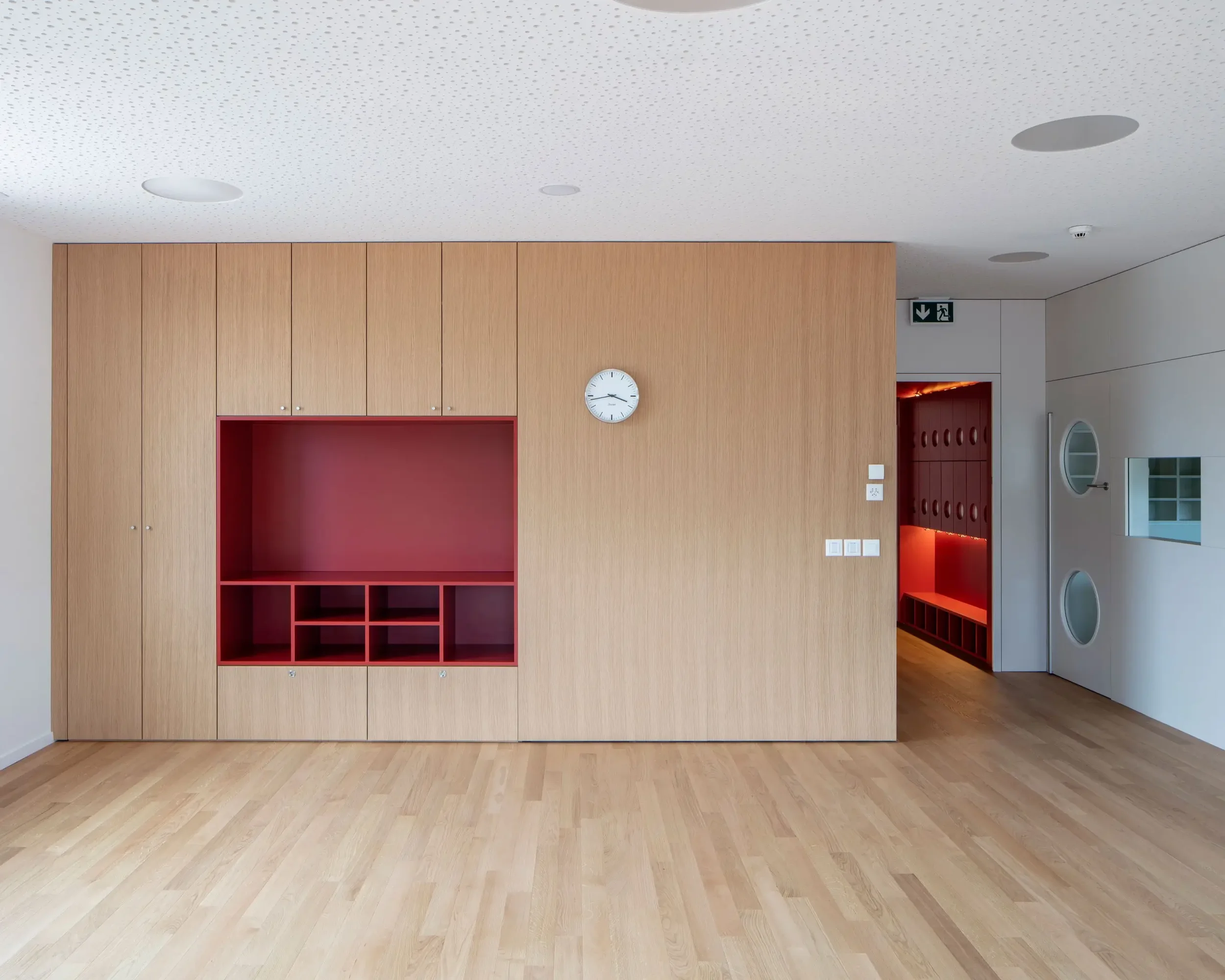 Carneiro_Architectes-Creche_restaurant_centre_sportif_Troinex-04.webp