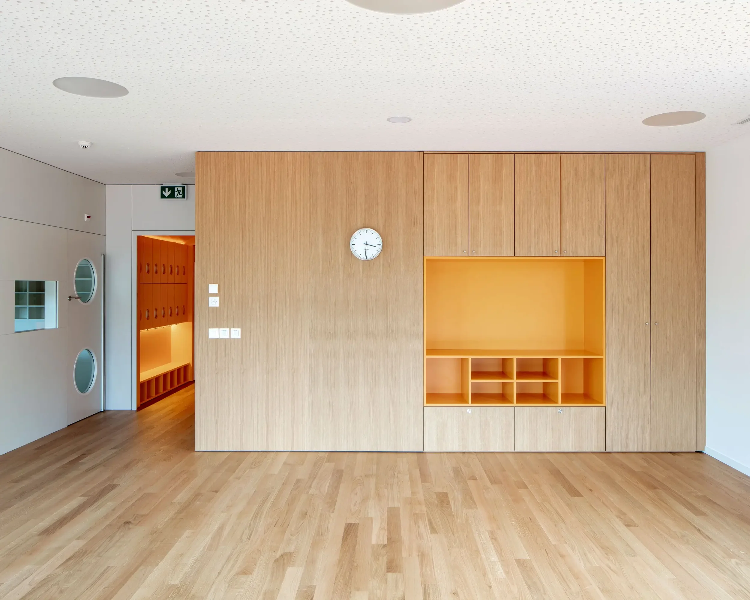 Carneiro_Architectes-Creche_restaurant_centre_sportif_Troinex-05.webp