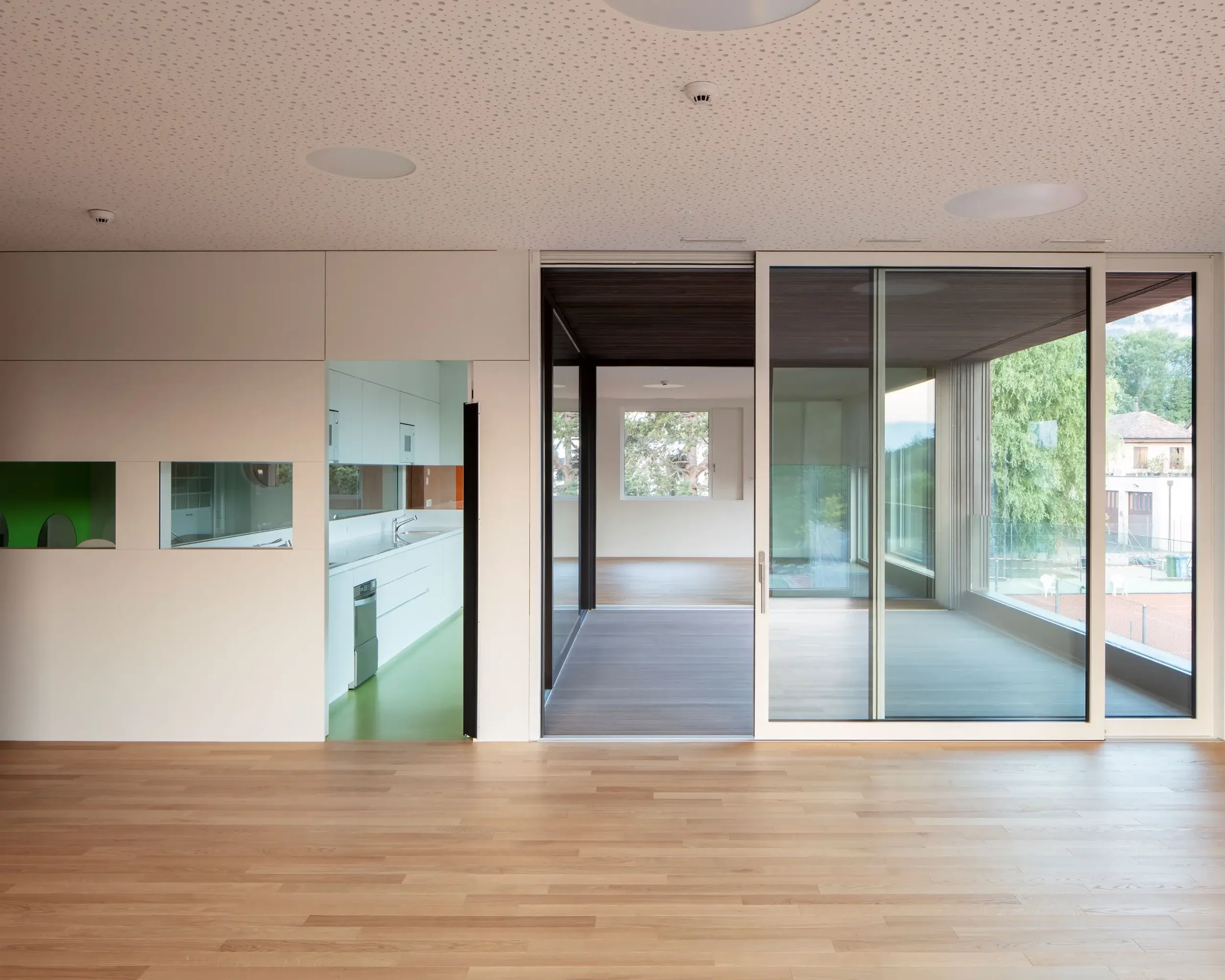 Carneiro_Architectes-Creche_restaurant_centre_sportif_Troinex-06.webp