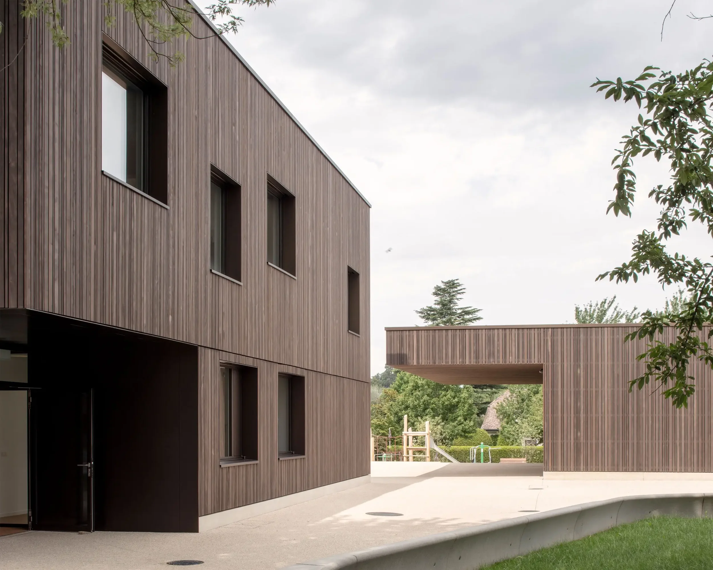 Carneiro_Architectes-Creche_restaurant_centre_sportif_Troinex-10.webp