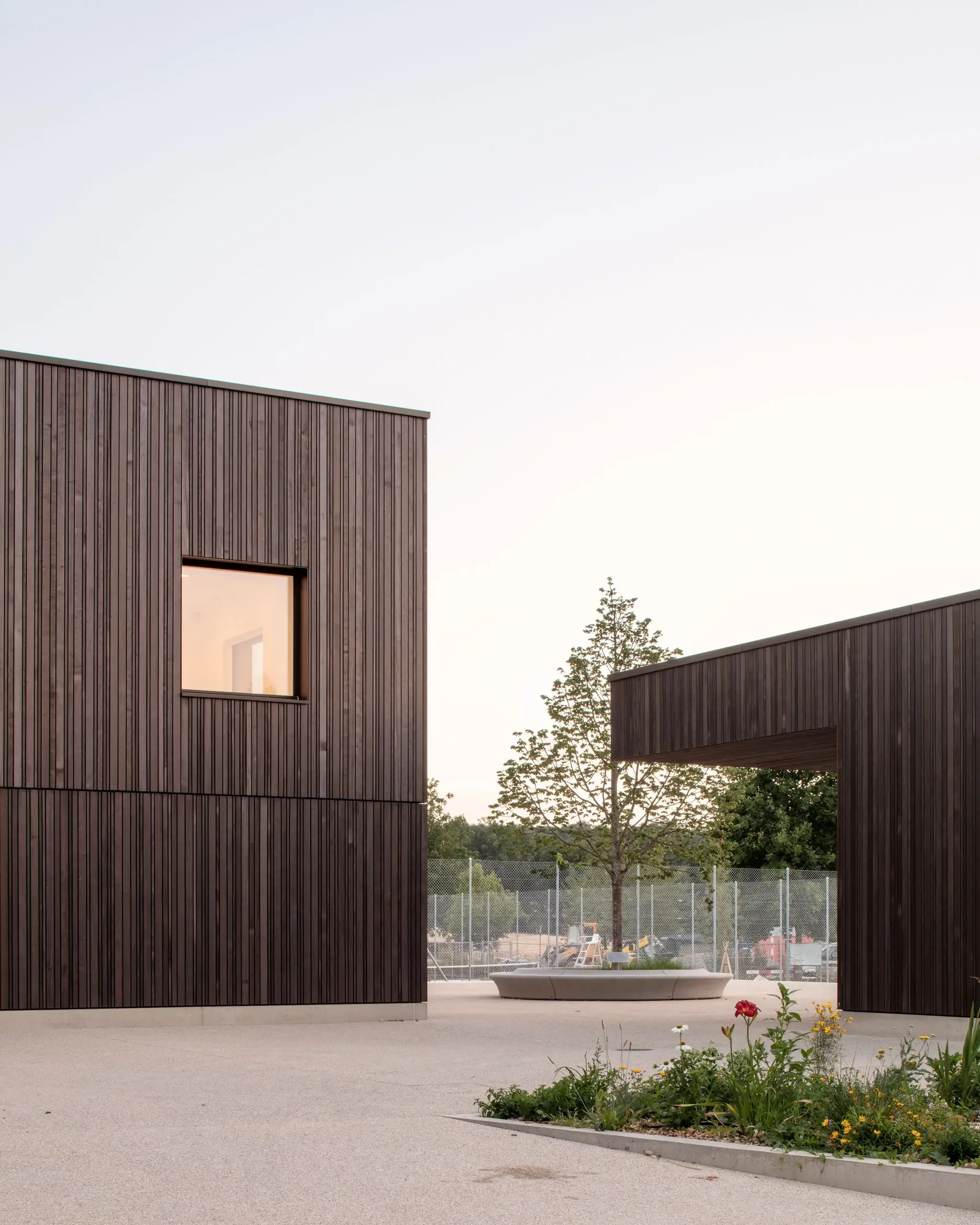 Carneiro_Architectes-Creche_restaurant_centre_sportif_Troinex-11.webp