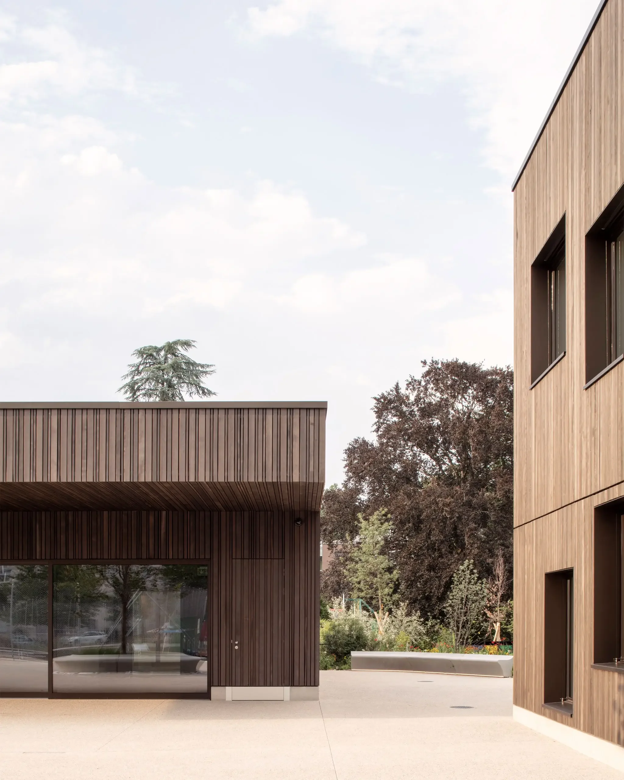 Carneiro_Architectes-Creche_restaurant_centre_sportif_Troinex-12.webp