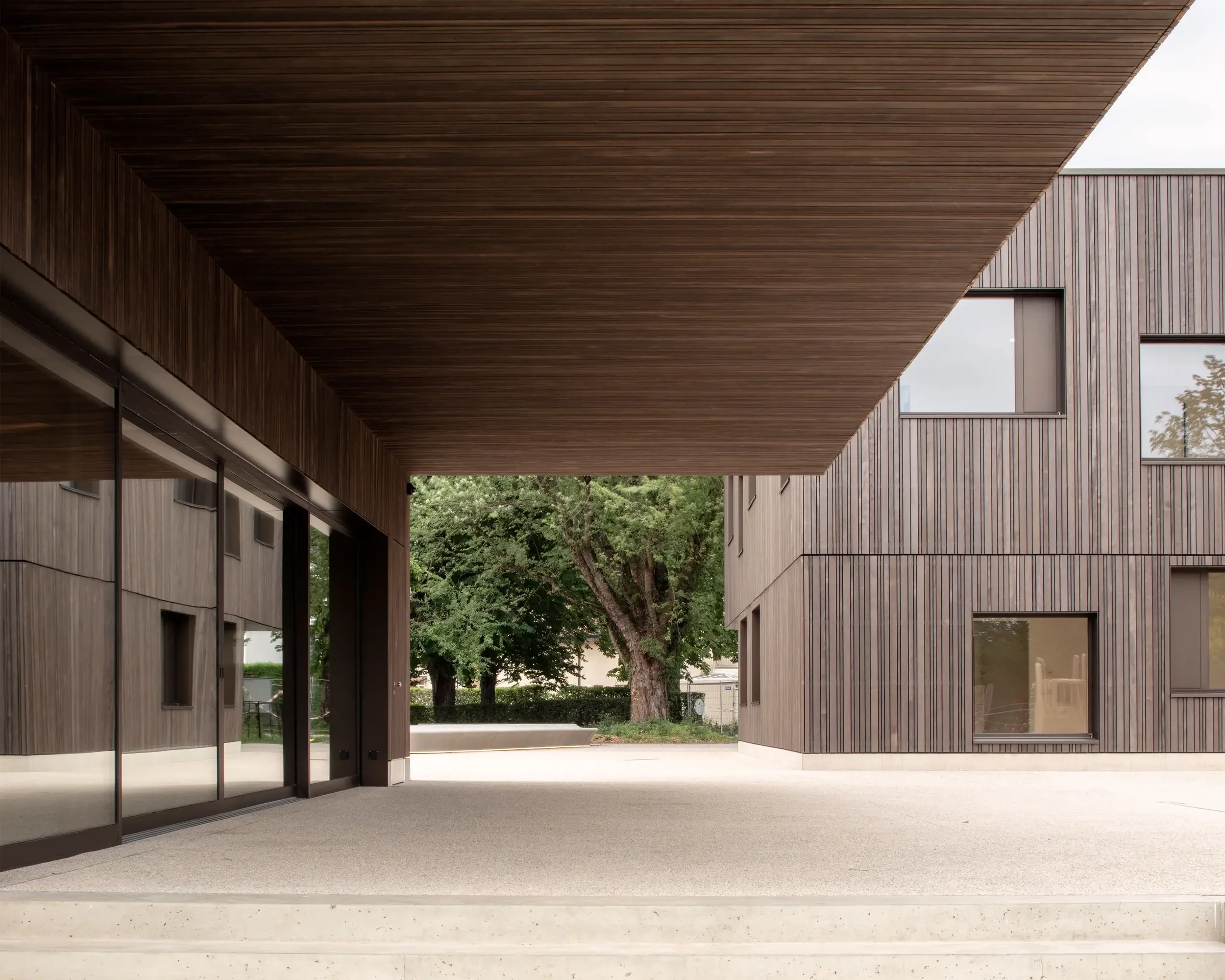 Carneiro_Architectes-Creche_restaurant_centre_sportif_Troinex-15.webp