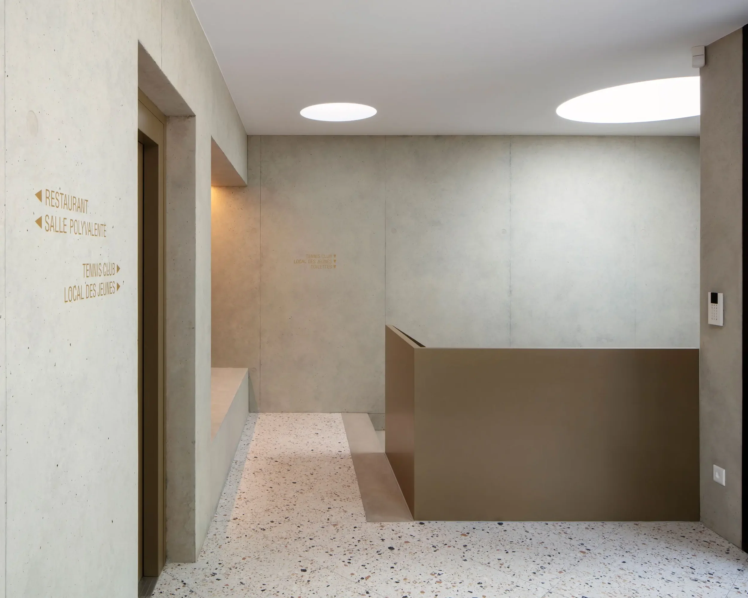 Carneiro_Architectes-Creche_restaurant_centre_sportif_Troinex-01.webp