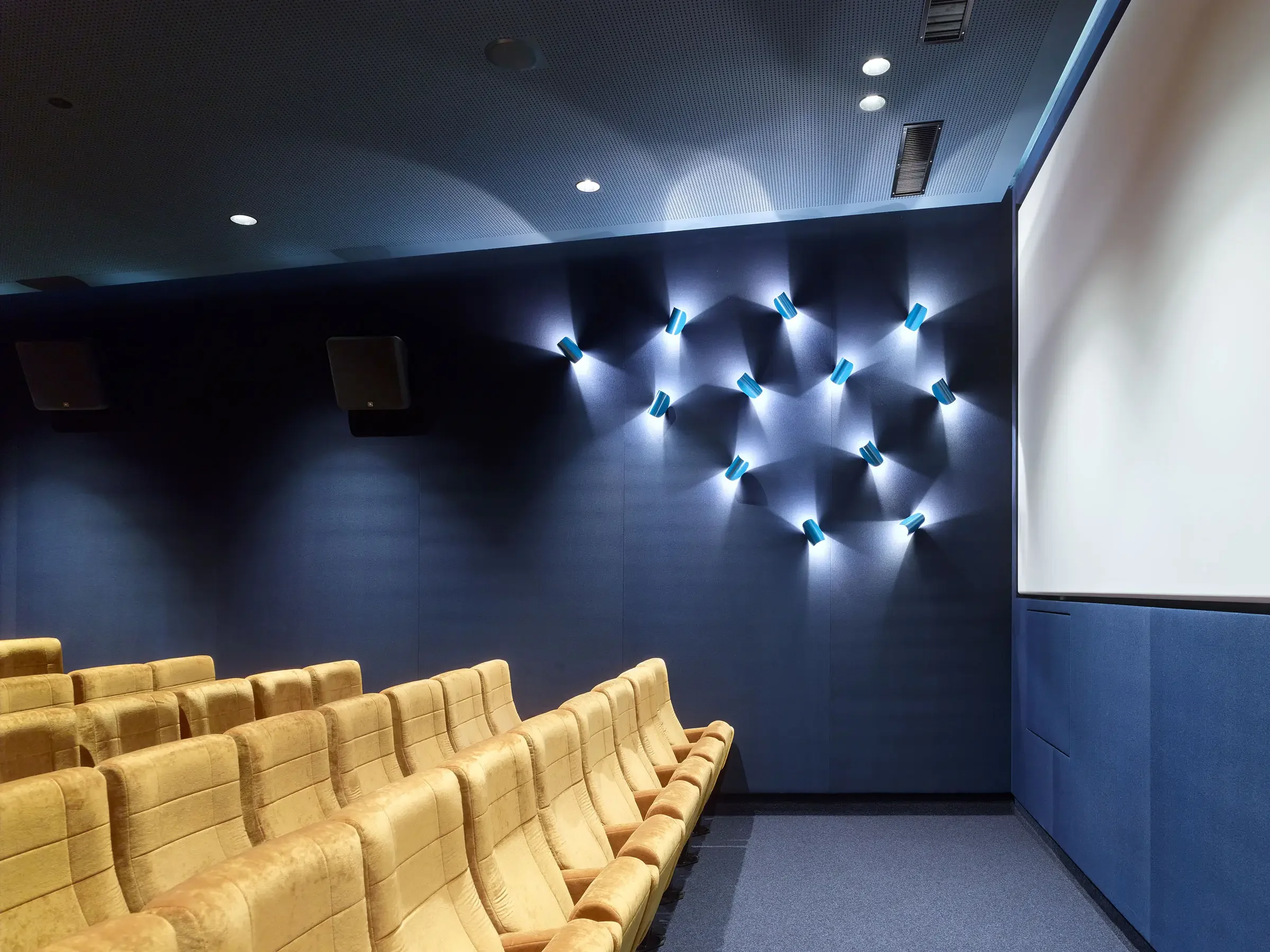 Carneiro_Architectes-Cinelux-015.webp