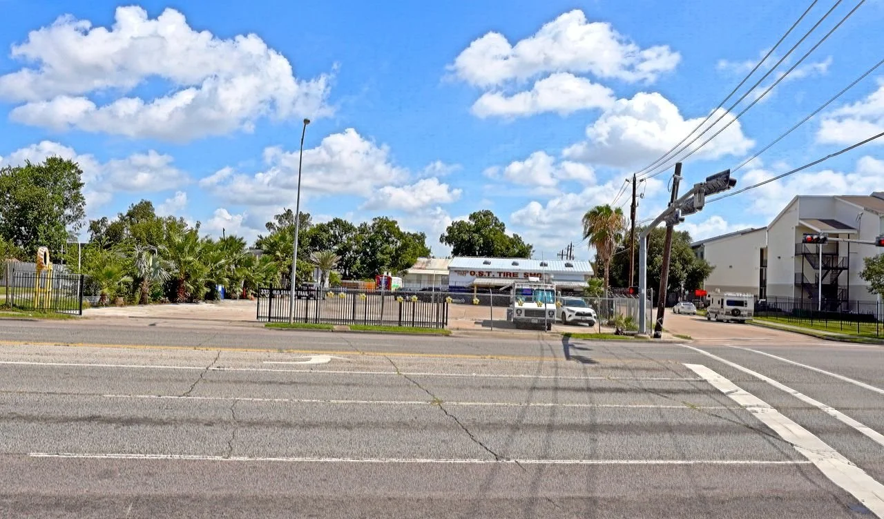 Front street view of 6524 Del Rio St Houston Texas commercial mixed-use property