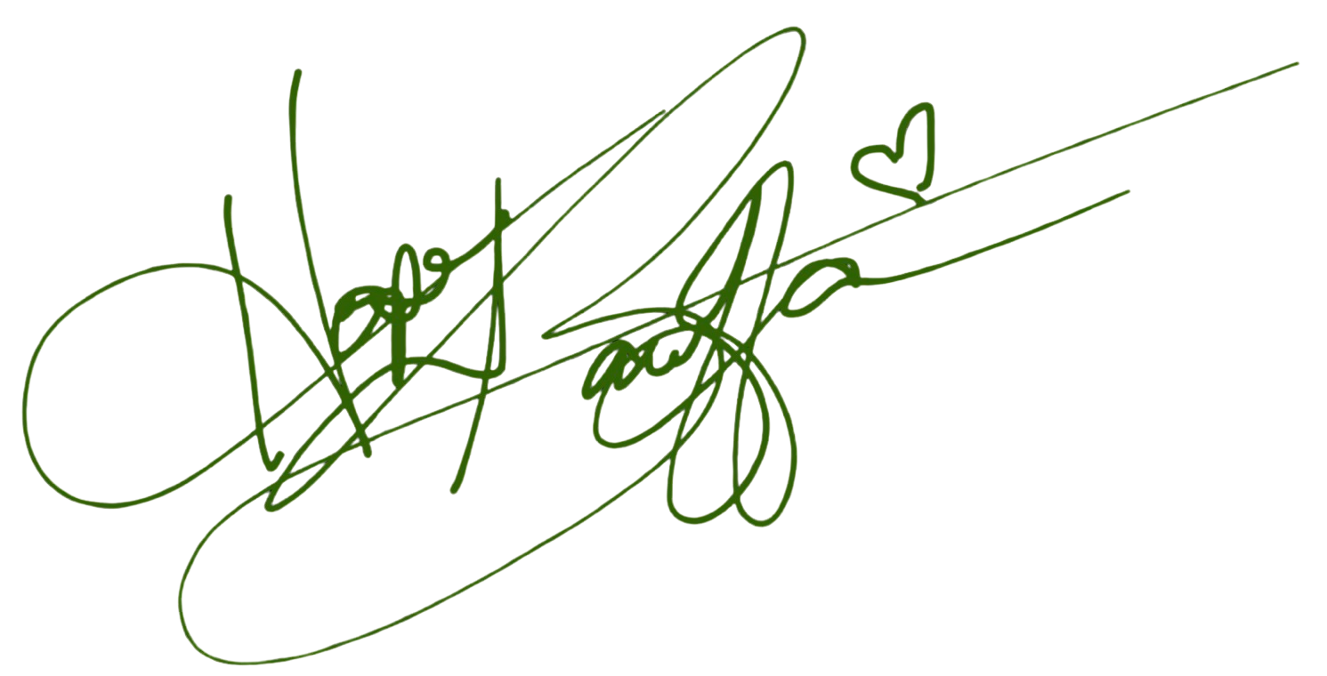 Green handwritten signature with a small heart next to it.