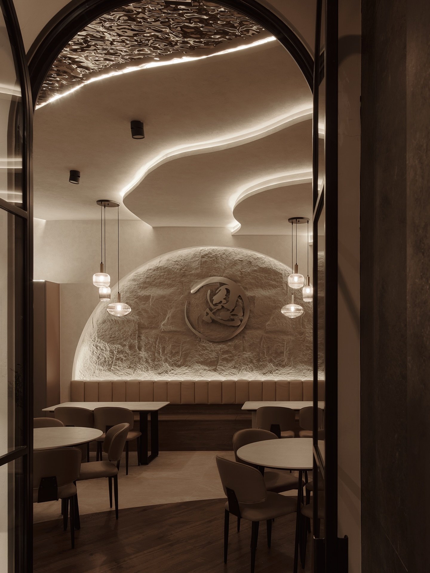 ENSŌ 「恩」 

Our discussion area is anchored by a raw-stone feature wall, designed to let you feel the tactile depth of our work before we even begin your journey.