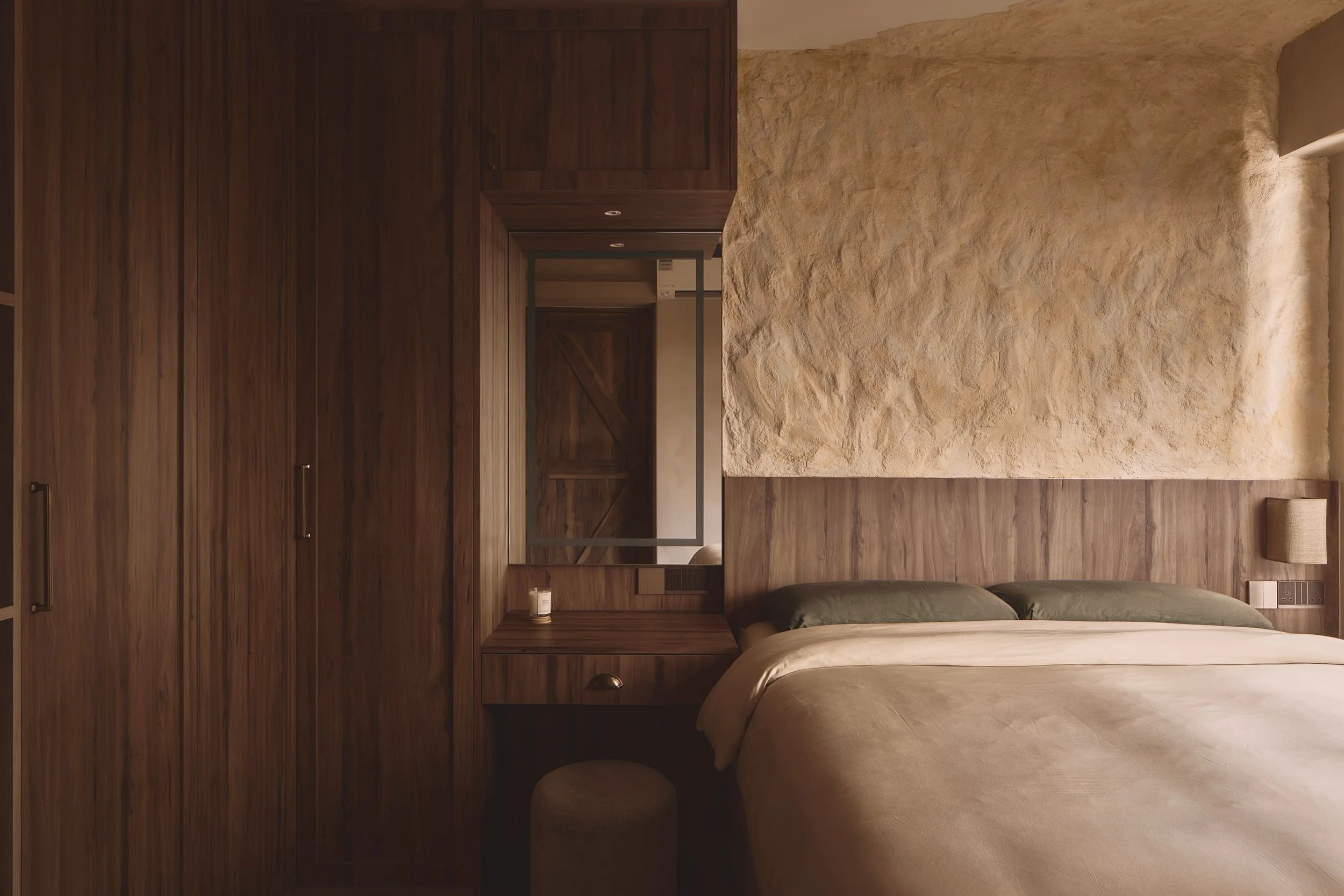NŌKA「農家」

This is what a texture-filled room actually means. Not a mood board. Not a finish schedule. Just a room where every surface reminds you that real things were used to build it.

Photos by @mesahausstudio