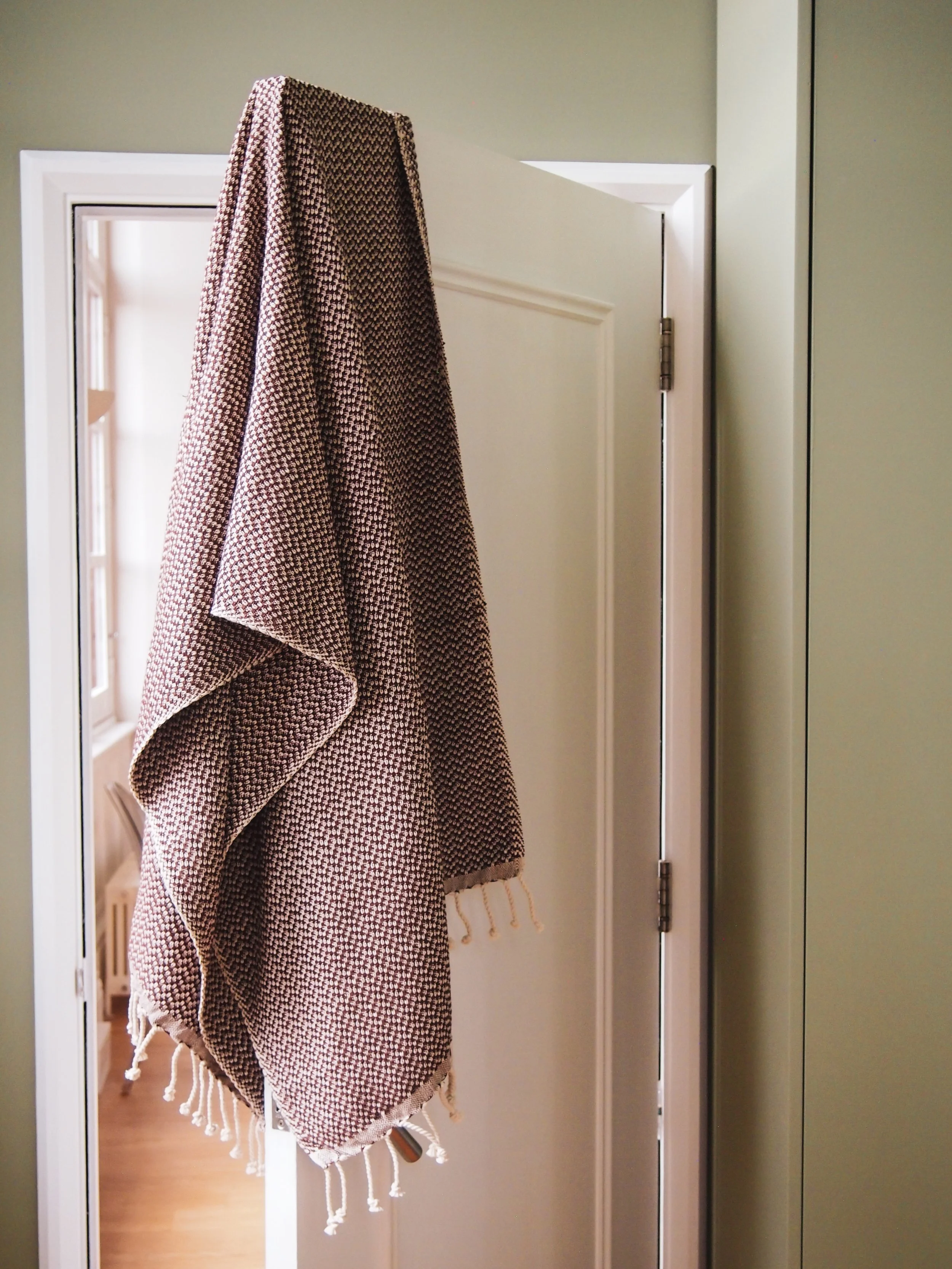26) Brown & WhiteTowel (1).JPG