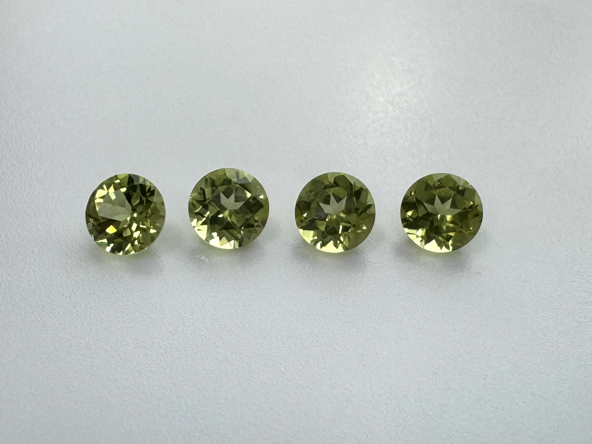 Green Peridot, Round diamond cut 5 mm,No Heat, China