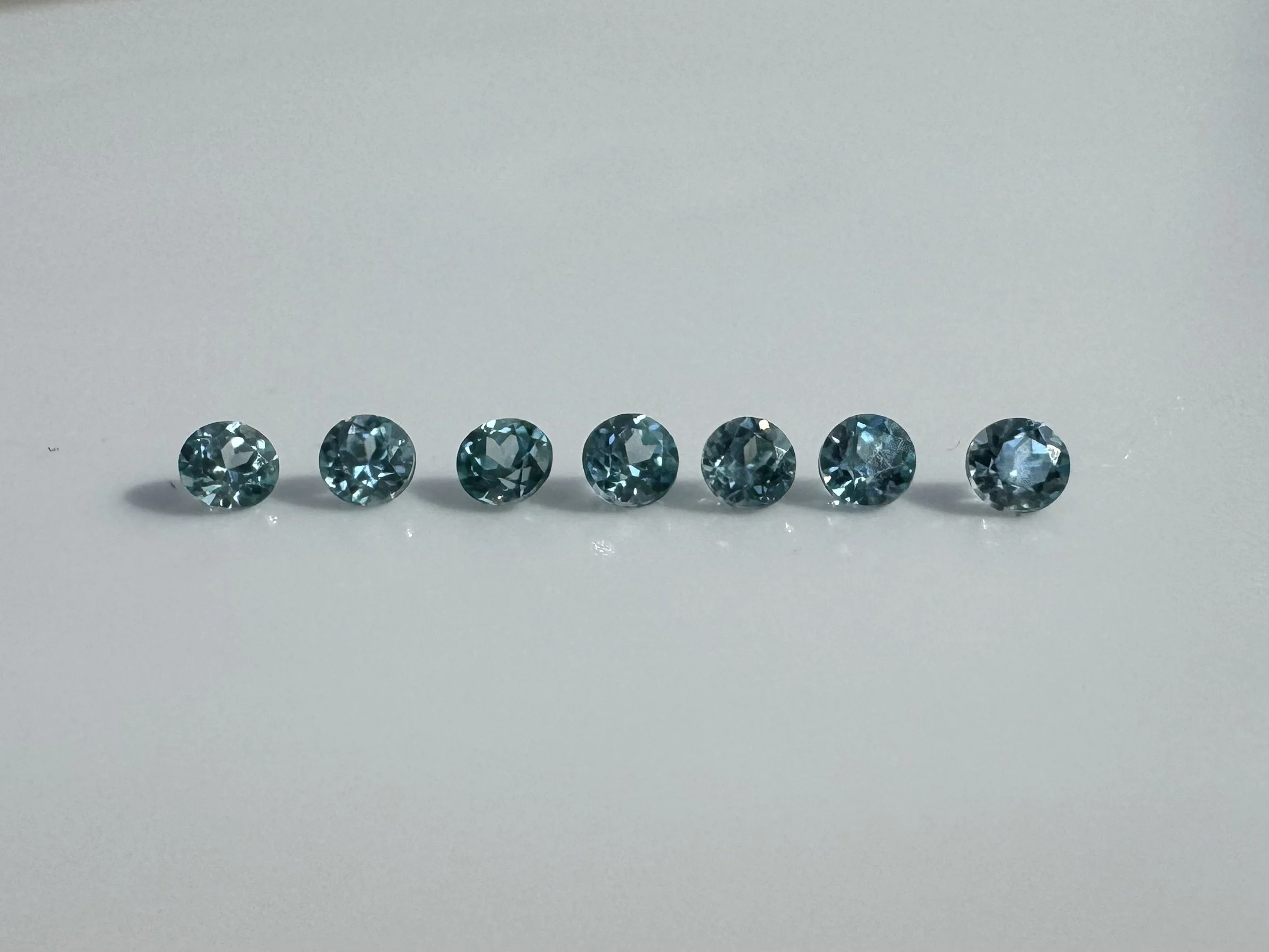 Blue Zircon, Round Cut 3,5 mm - matching set 7 pieces, Heat, Cambodia