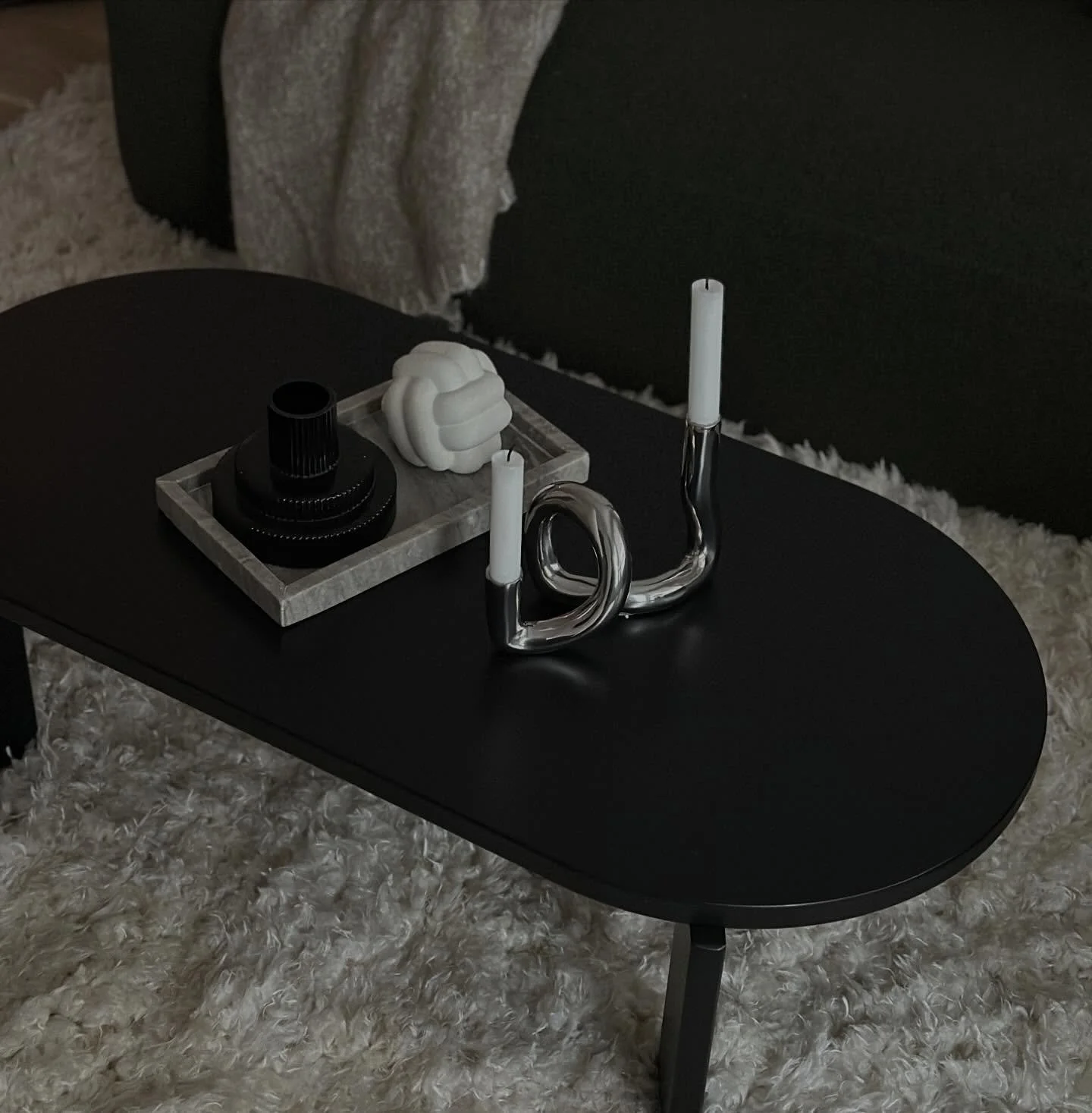 🩶🌟 Minimal borddekor, maksimal stemning

#borddekor #interi&oslash;rdetaljer #stueinspirasjon #nordiskinteri&oslash;r #hjemmeinspo