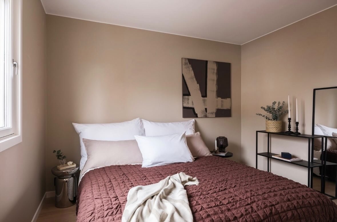 ✨ N&oslash;ytrale farger og varme detaljer skaper den perfekte balansen mellom stil og komfort.

📸: @tigerstadenboligfoto 

#interi&oslash;rglede #hjemmeinspo #scandinavianhome #lunf&oslash;lelse #boligdr&oslash;m