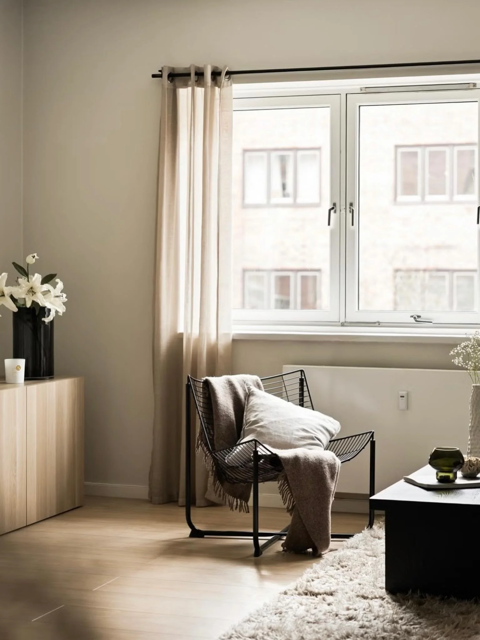 🕊️🛋️🤍🌿

📸: @studio_oslo_as 

#lysoghjem #stueinspirasjon #enkelstil #hjemmedetaljer #lunestemning